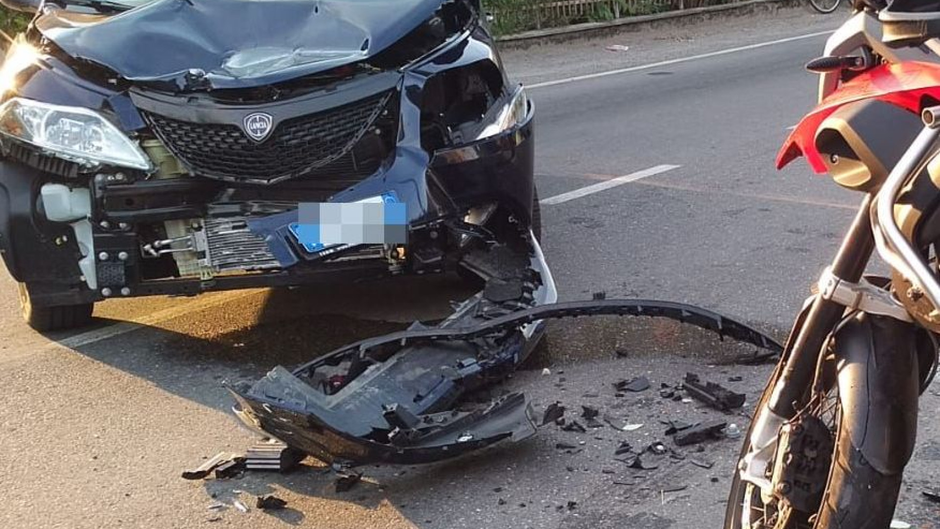 San Nicolò, scontro tra un'auto e una moto. Centauro trasportato in ospedale in gravi condizioni