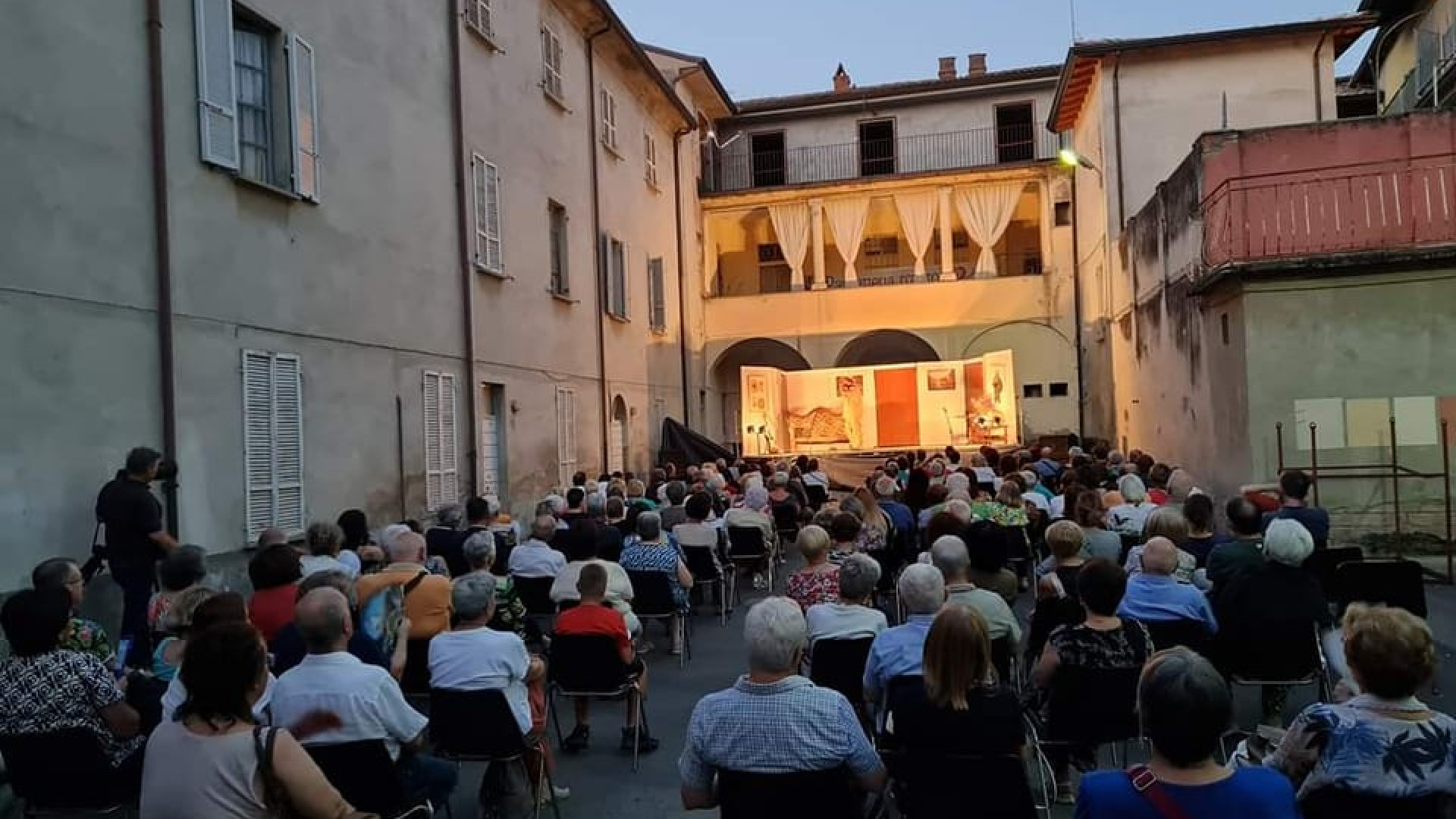 Ponte dell'Olio, grazie alle commedie dialettali 600 euro donati alla parrocchia