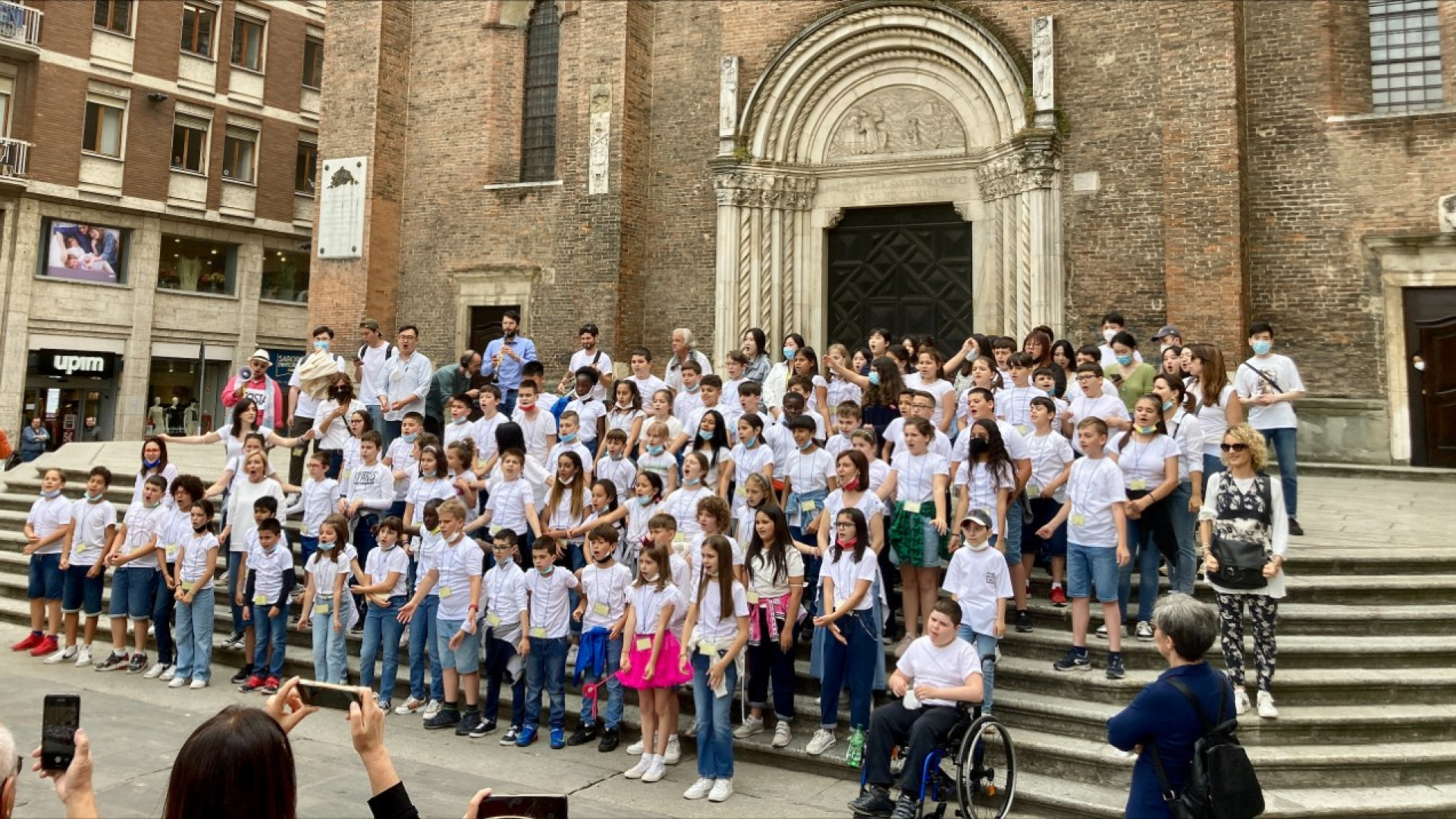 "A spasso con le arie”, i bambini portano la musica nel cuore di Piacenza