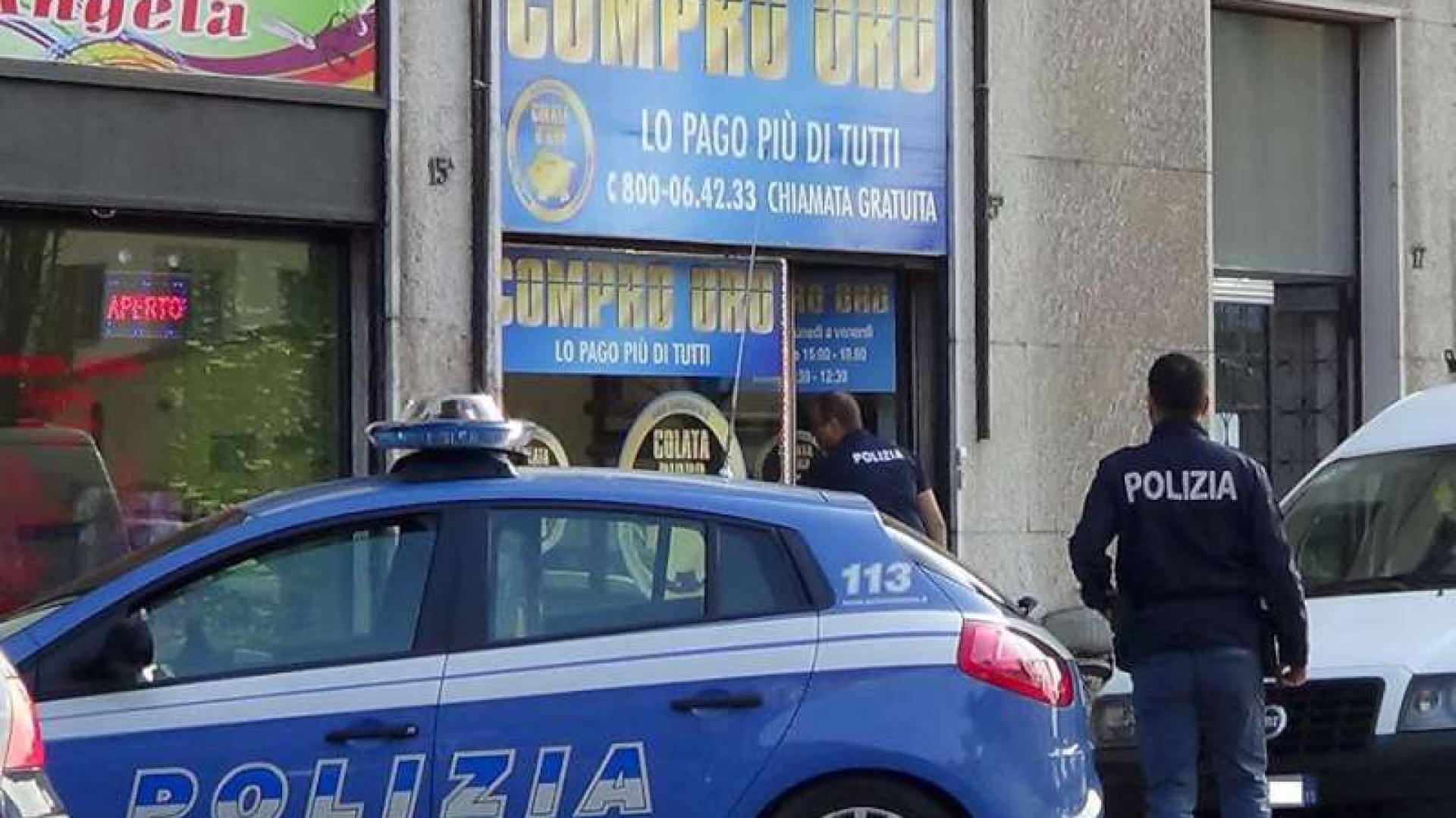 Assalto al "Compro oro" di via Colombo: bottino di 16mila euro