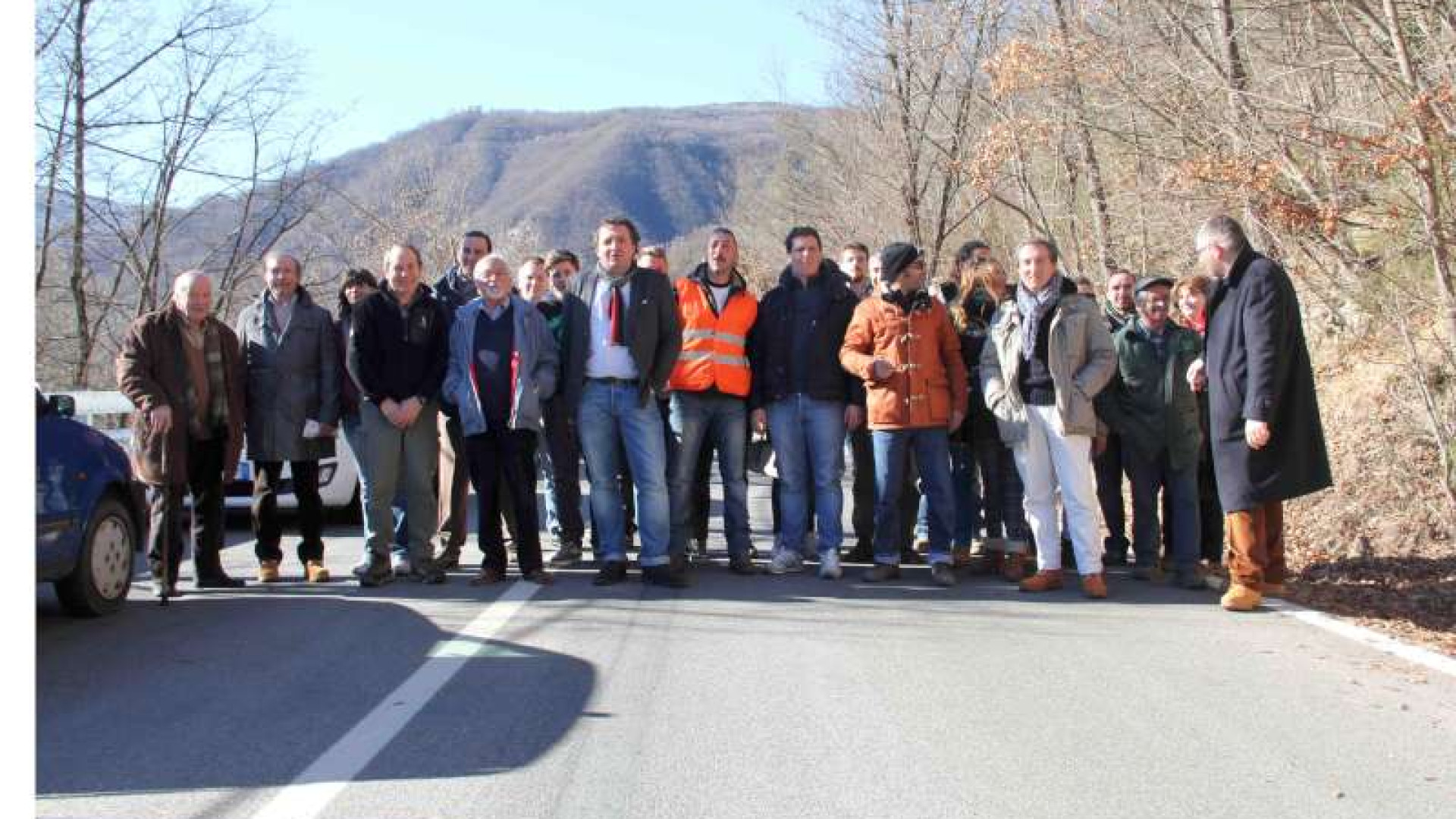 Statale 45: residenti invadono la strada e bloccano il traffico