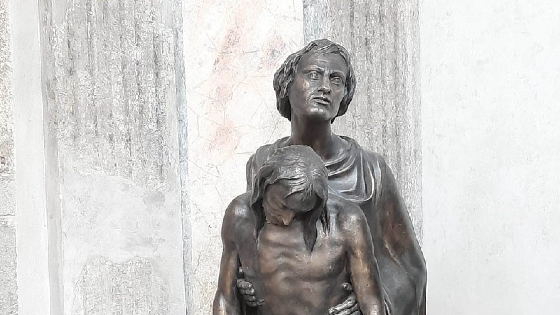 Un benefattore dona alla basilica di S. Savino una statua di gran valore