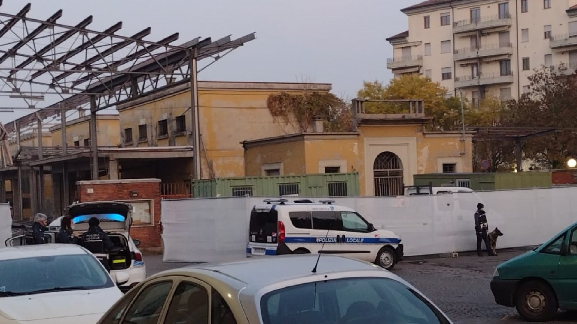 Alimenti senza scadenze: minimarket nei guai. Quattro cittadini multati per l'alcol