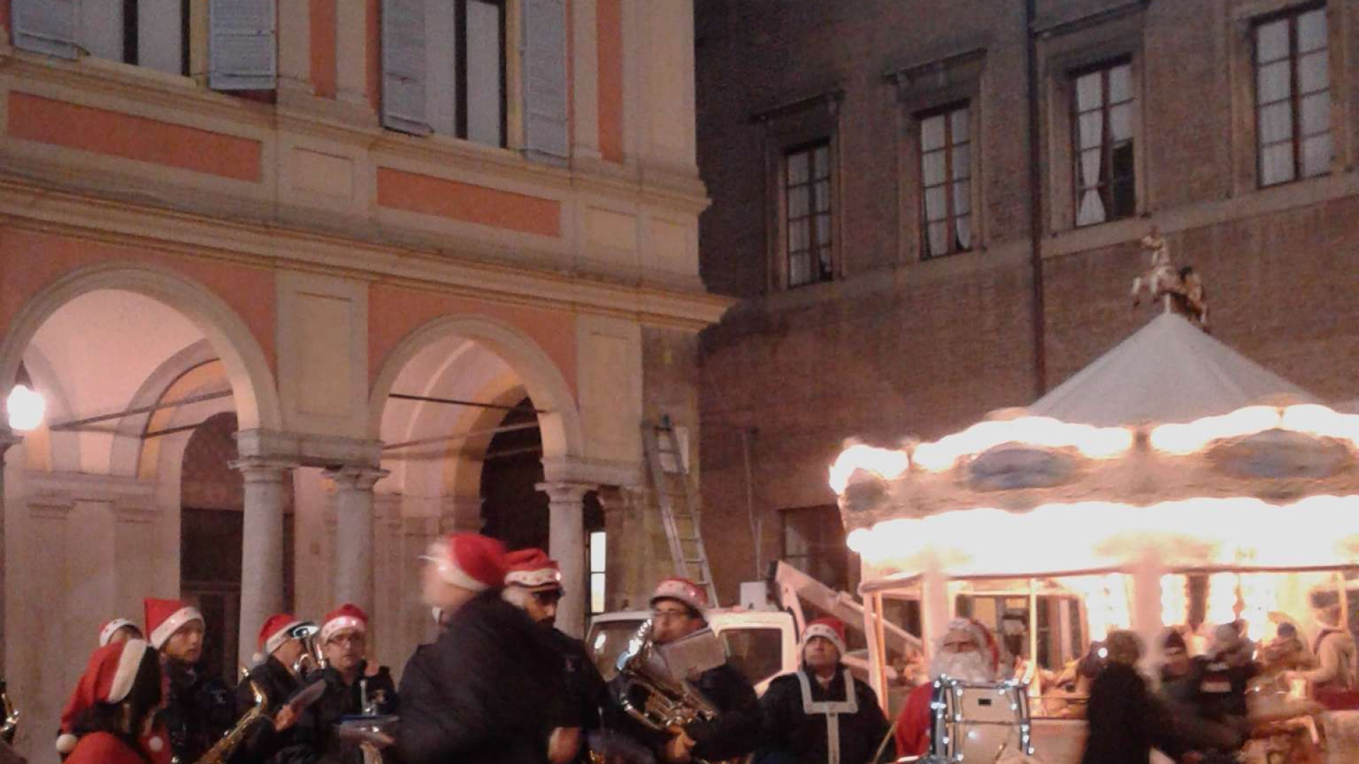 Natale, oggi a Piacenza si sono accese le luminarie. Tante iniziative