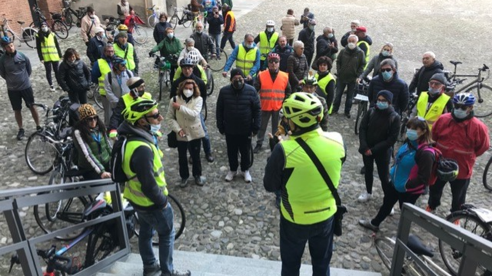 Venticinque chilometri per godersi la città pedalando lentamente