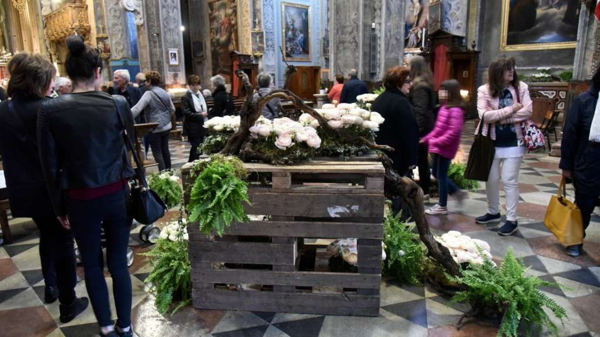 Ballo dei bambini in Santa Maria di Campagna, oltre 500 i piccoli benedetti