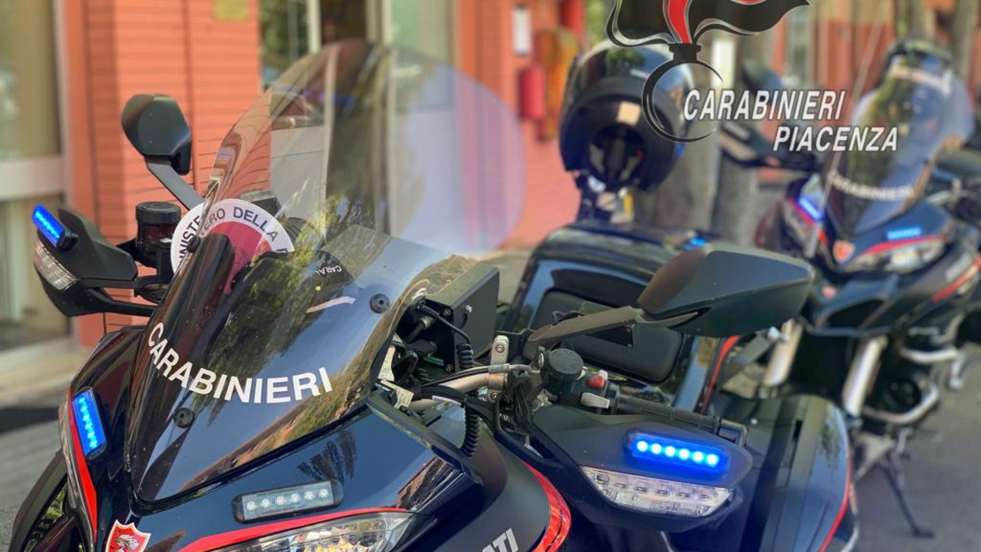 Ubriachi con mazza da baseball e fuori controllo: intervengono i carabinieri