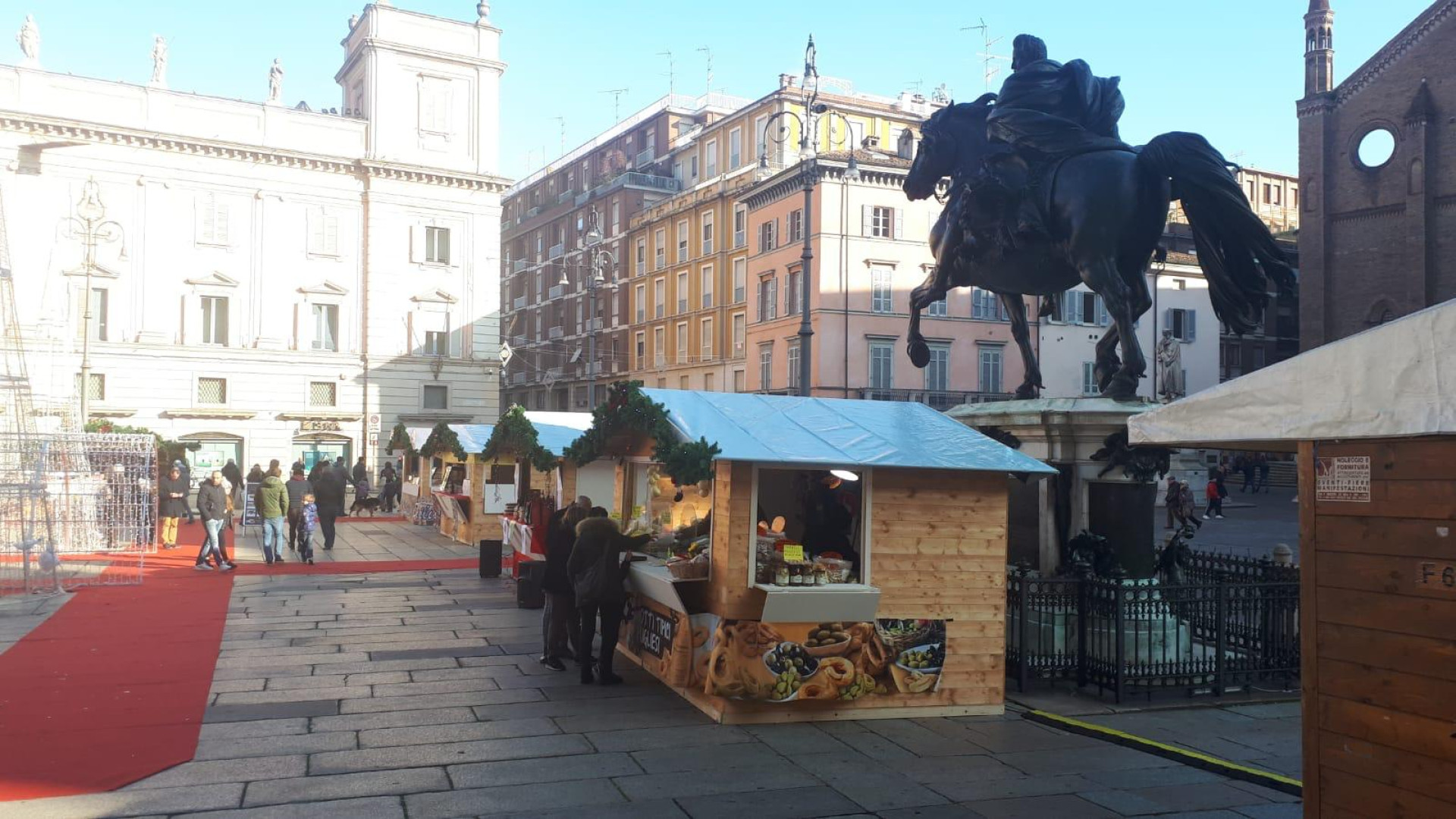A poche ore dall'inaugurazione, blitz notturno dei ladri nel "villaggio di Natale"