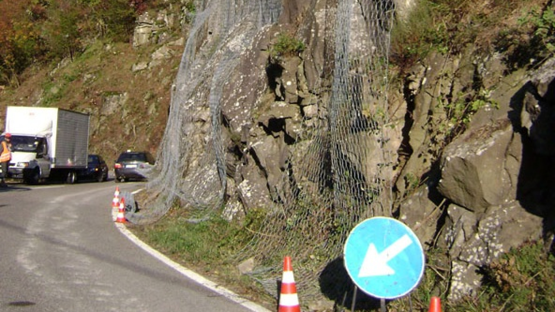 Caduta massi lungo la Statale 45 tra Bobbio e Cassolo. Intervento di Anas, strada aperta
