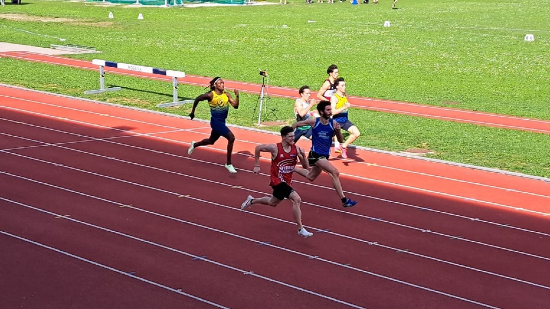 Atletica Piacenza, super Favari ai Regionali nei 100 e 200 metri: record e argento