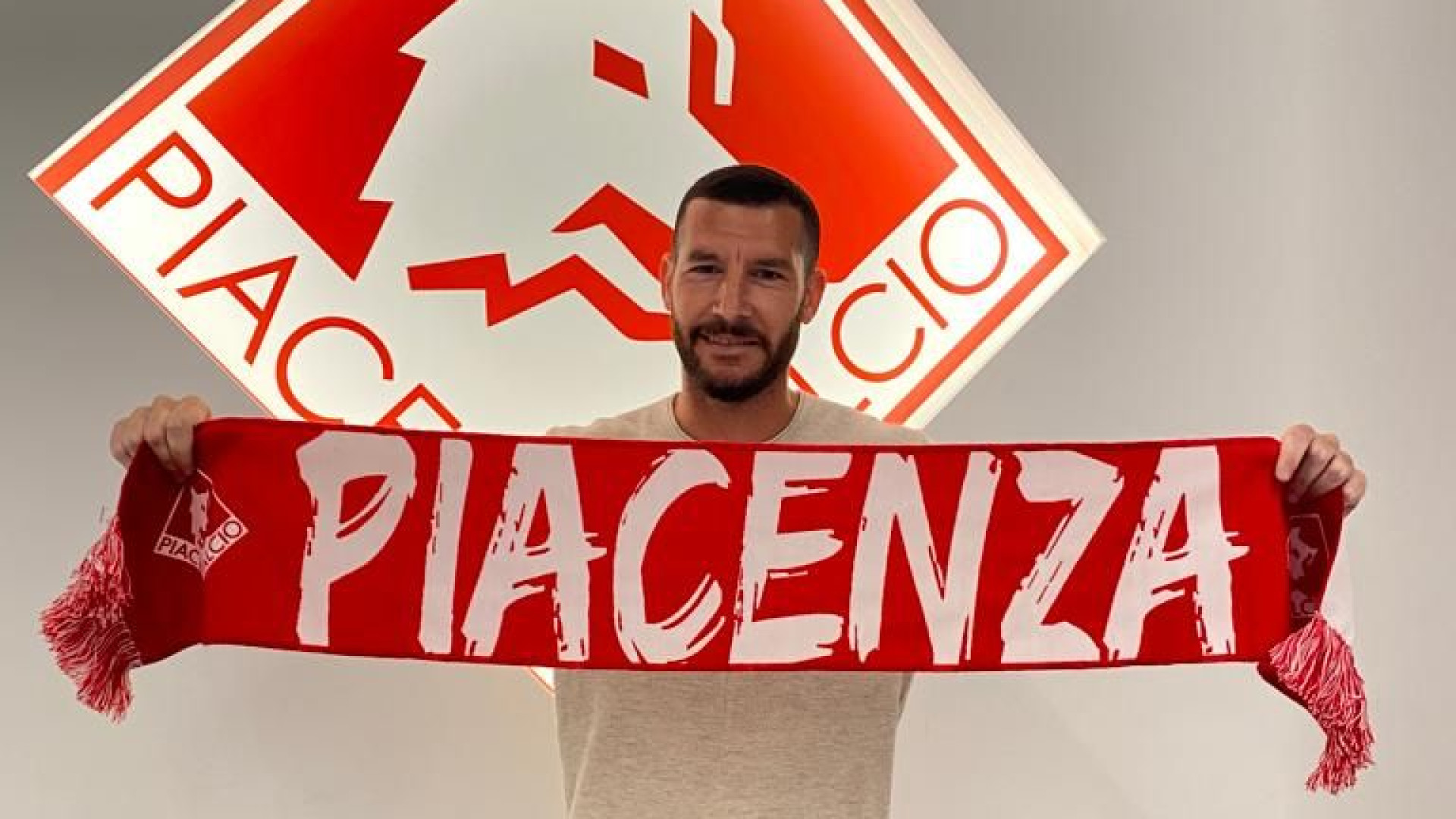 Ora è ufficiale, Corradi al Piace: "Voglio chiudere la carriera in biancorosso"