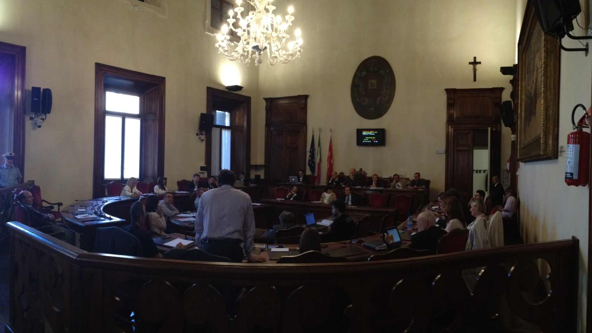 Consiglio comunale, polemiche sul bilancio. Ricordati Baggi e Gambardella