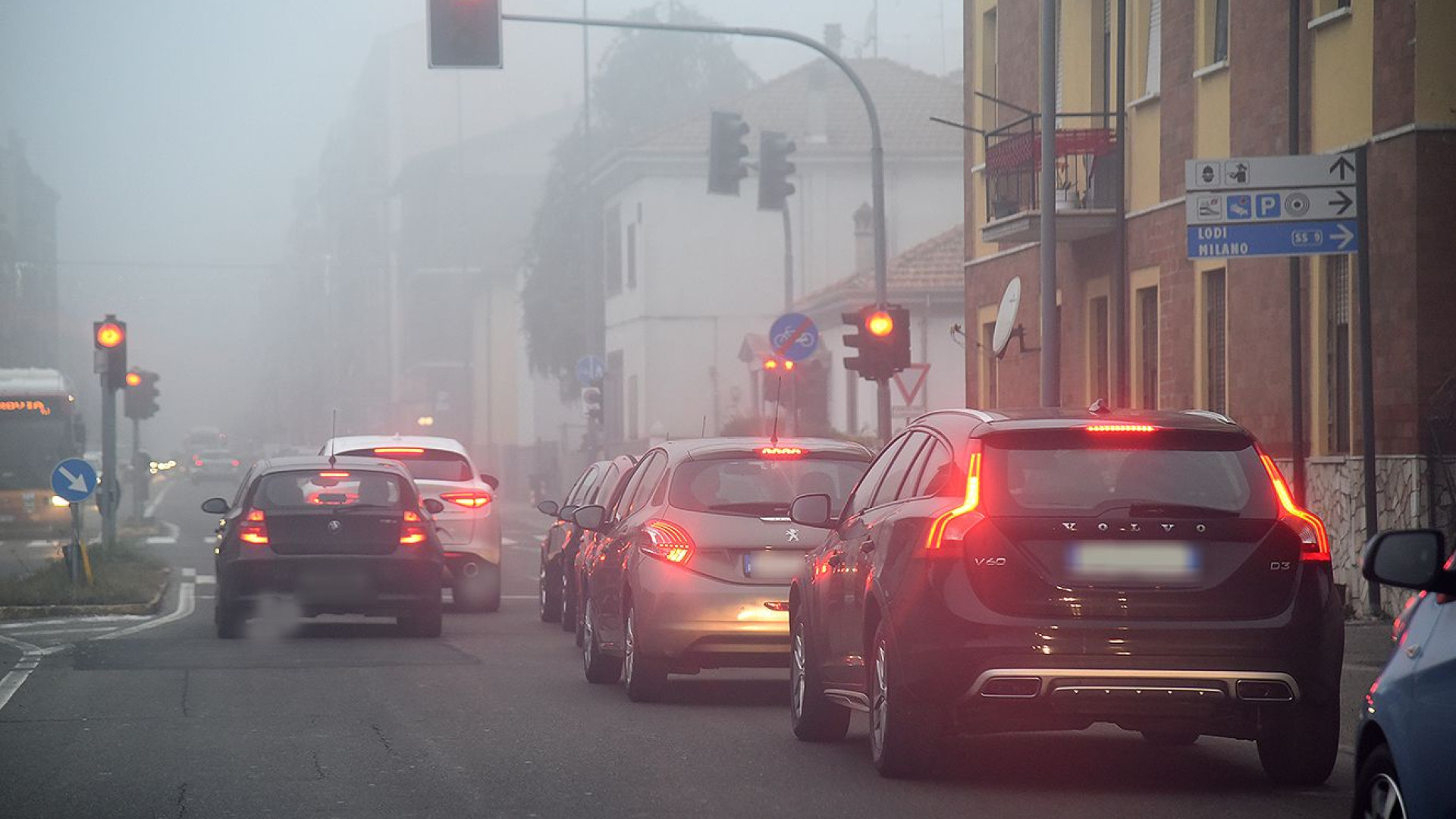 Smog, scattano domani le limitazioni al traffico. Giro di vite da gennaio