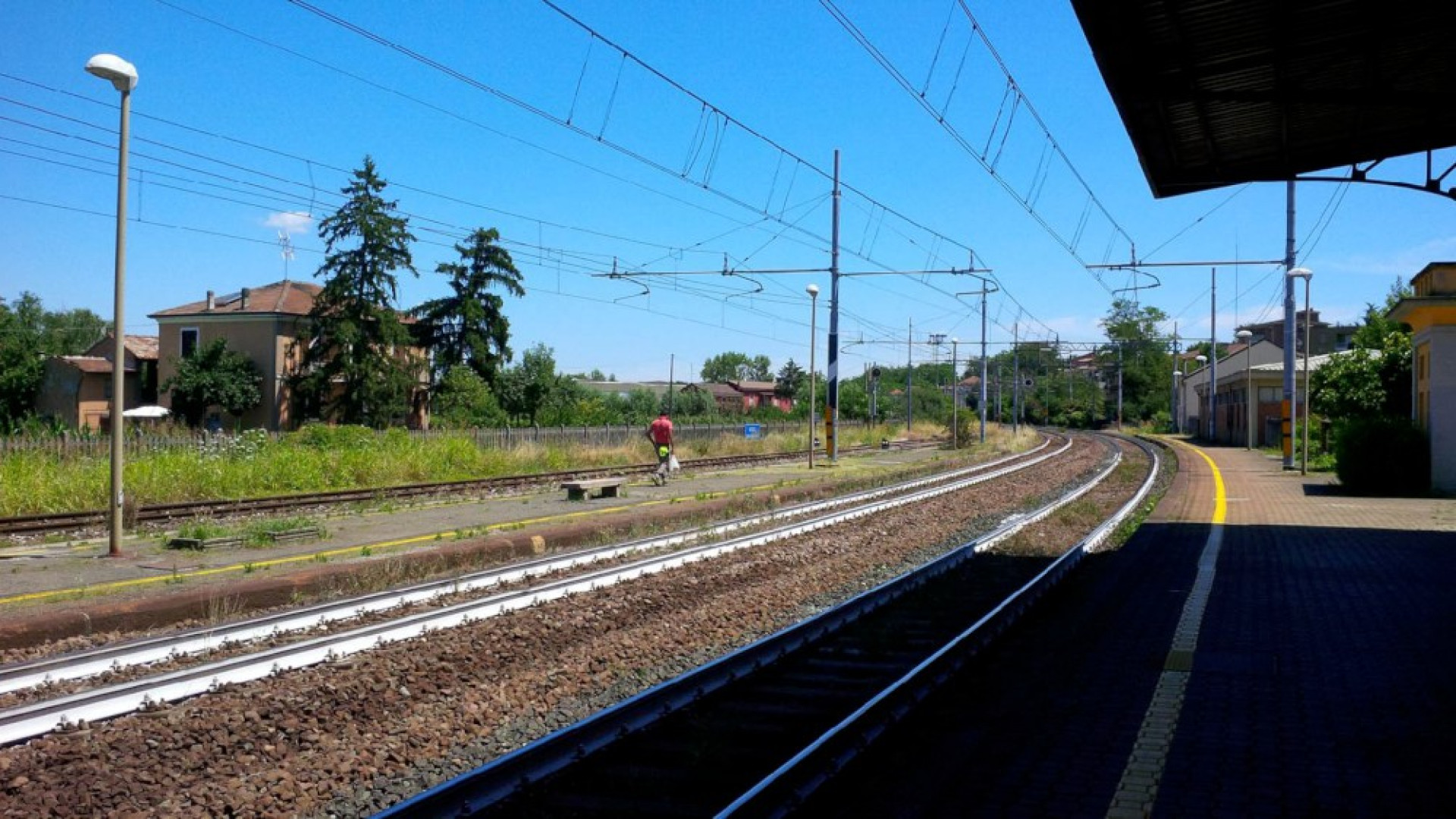 Sorpresi mentre rubano cavi elettrici da un cantiere sulla linea ferroviaria: tre arresti