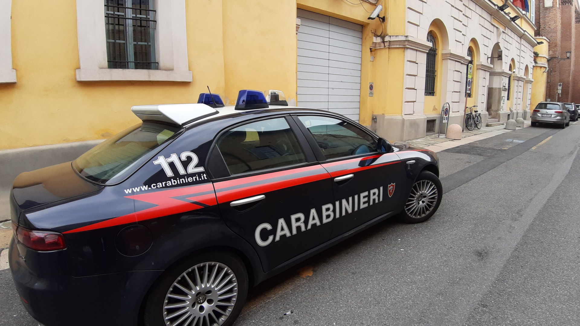 Furto di denaro e mobili da una casa. Rinviato il processo per i due nomadi accusati