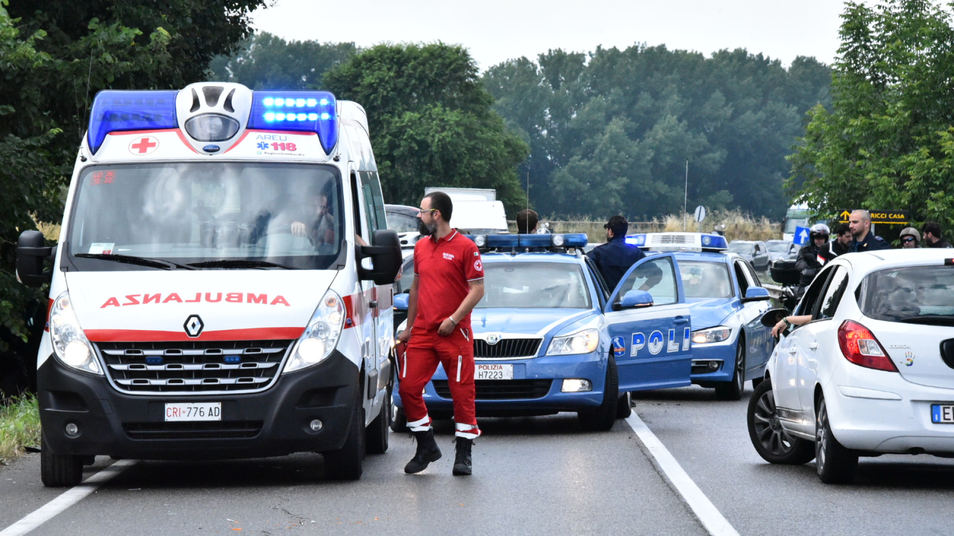 Scontro fra tre auto a San Rocco al Porto, caos sulla via Emilia