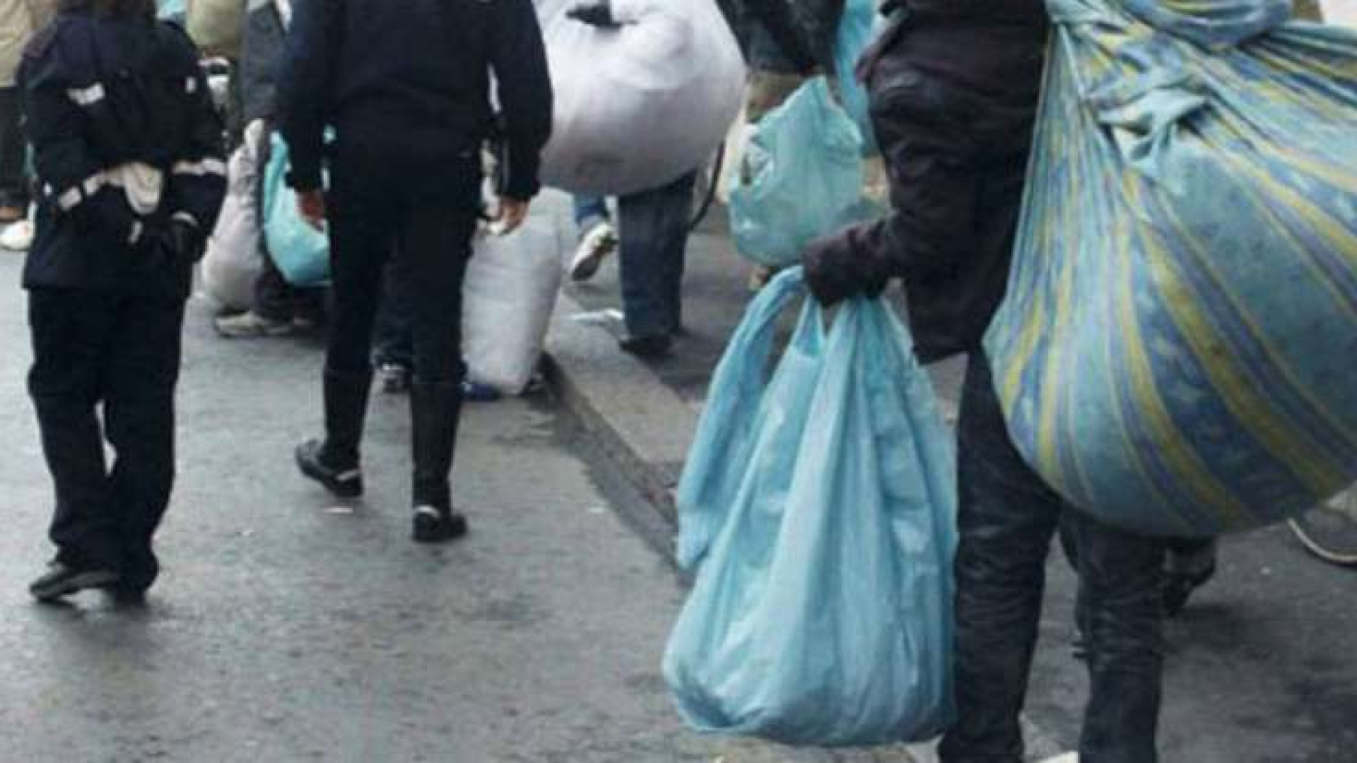 Vendono profumi in piazza Duomo, 3 denunce per ricettazione