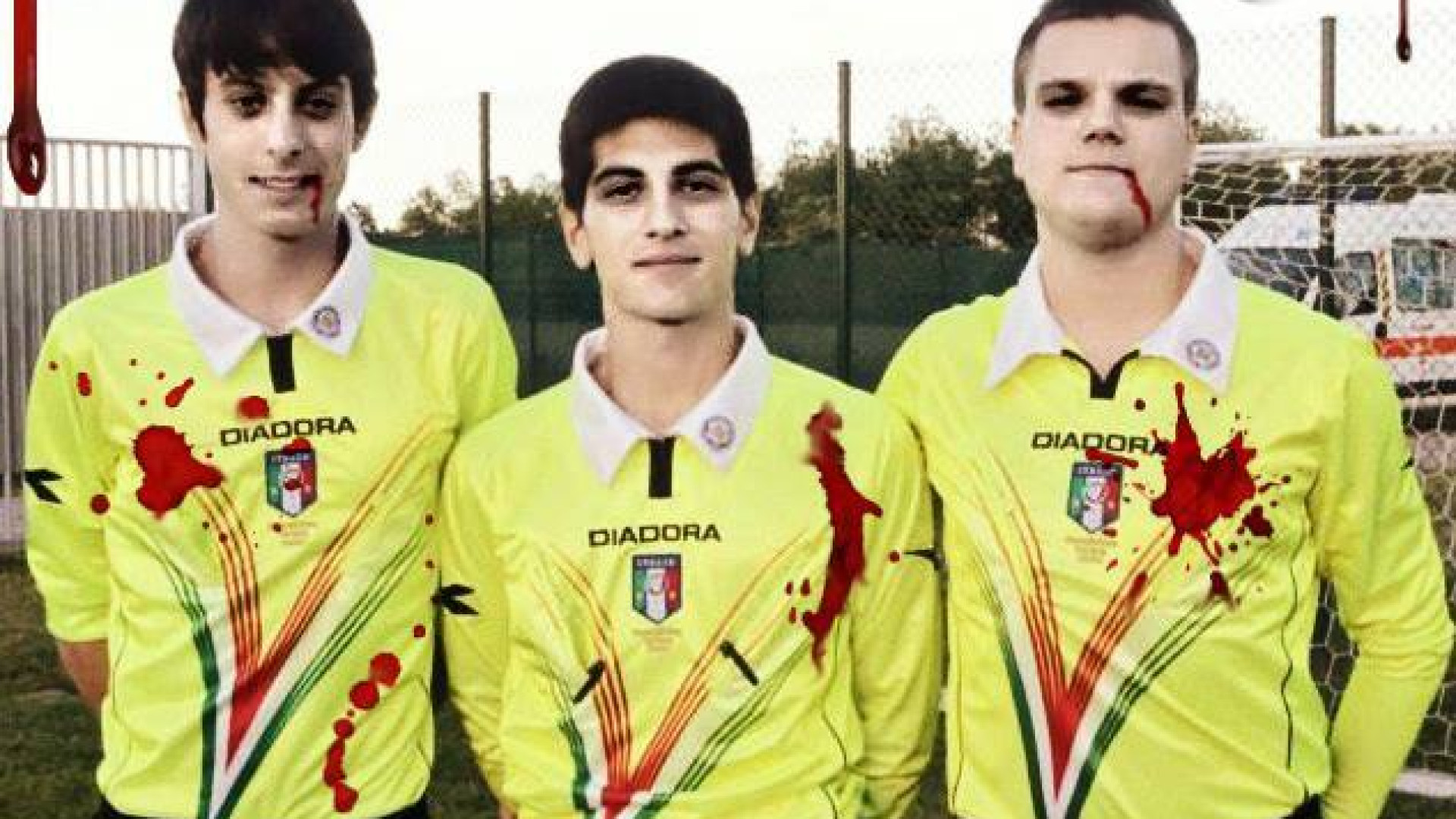 Foto shock sulla locandina che pubblicizza il nuovo corso per arbitri