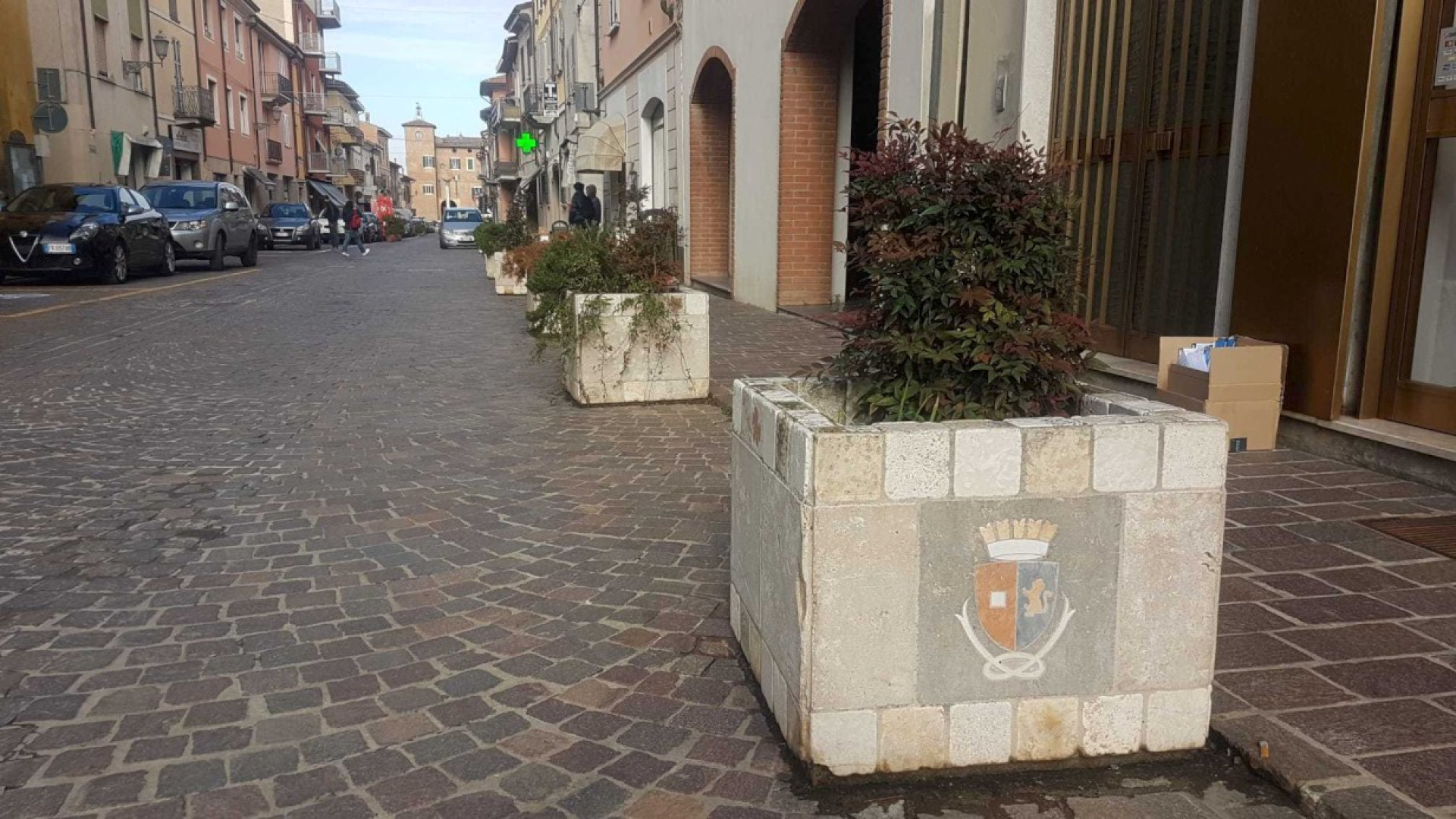 Borgonovo, accordo con i commercianti: cureranno 37 fioriere di via Roma