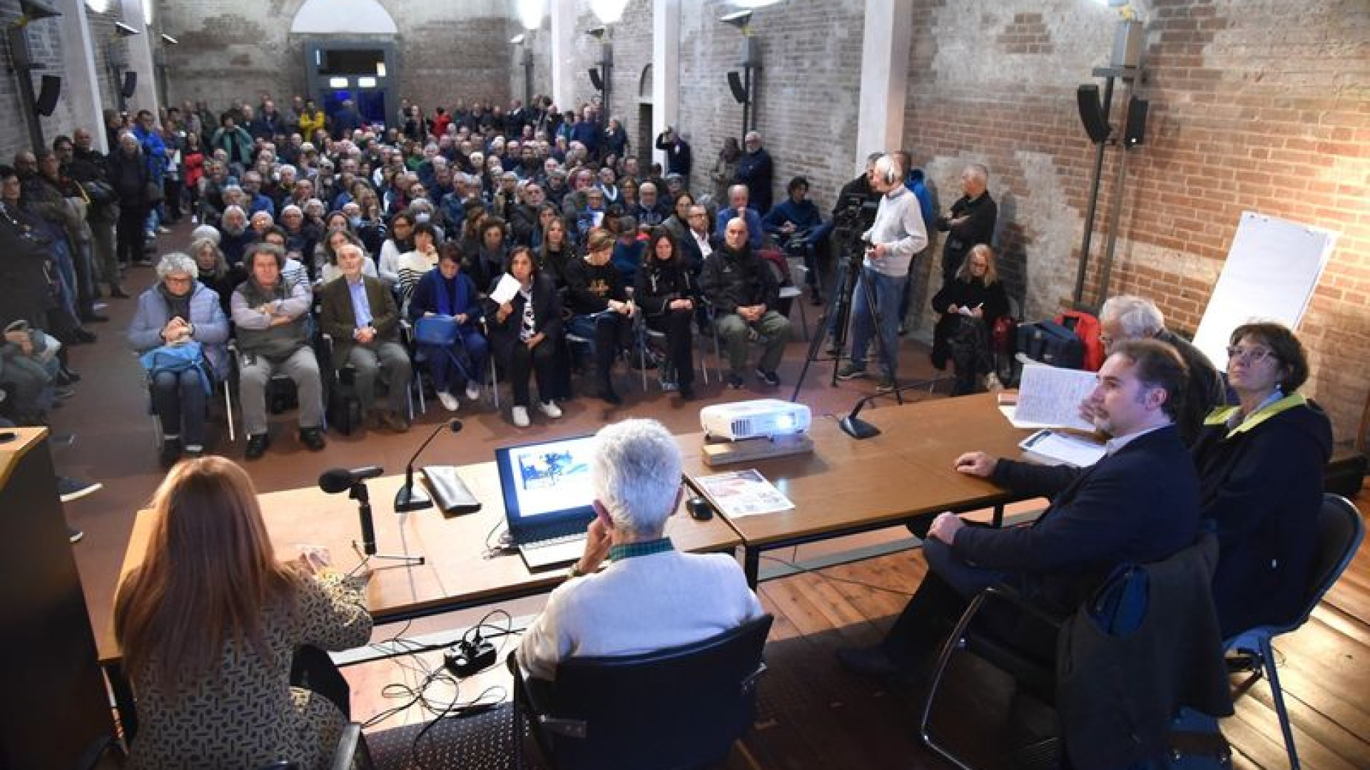 Piazza Cittadella, Sant'Ilario gremito contro il parcheggio: "Non si ascolta la città"