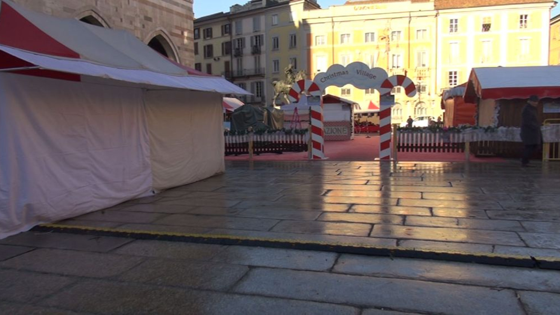 Mercatino di Natale, flop confermato. Gli ambulanti: "Pochi clienti e acquisti limitati"