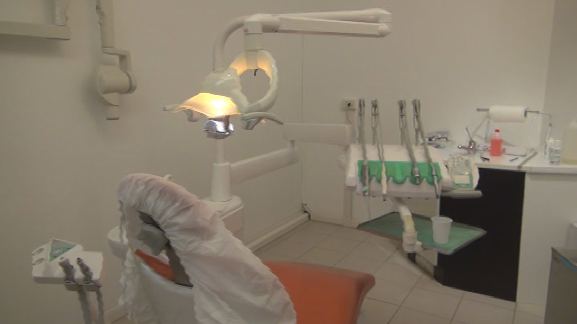 La crisi non molla: centinaia di piacentini dal dentista sociale