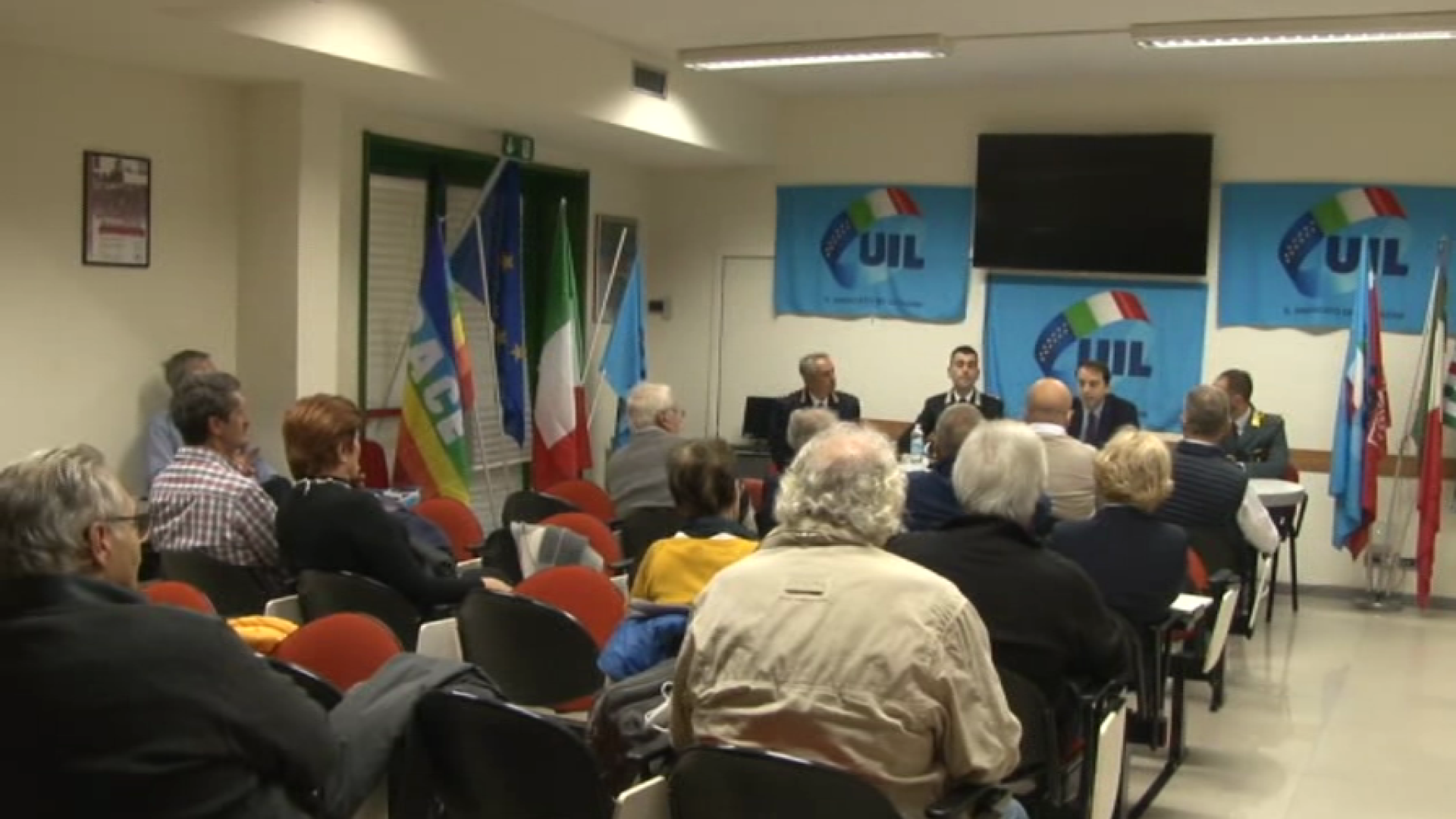 "Truffe agli anziani, attenzione alla fretta": i consigli degli esperti