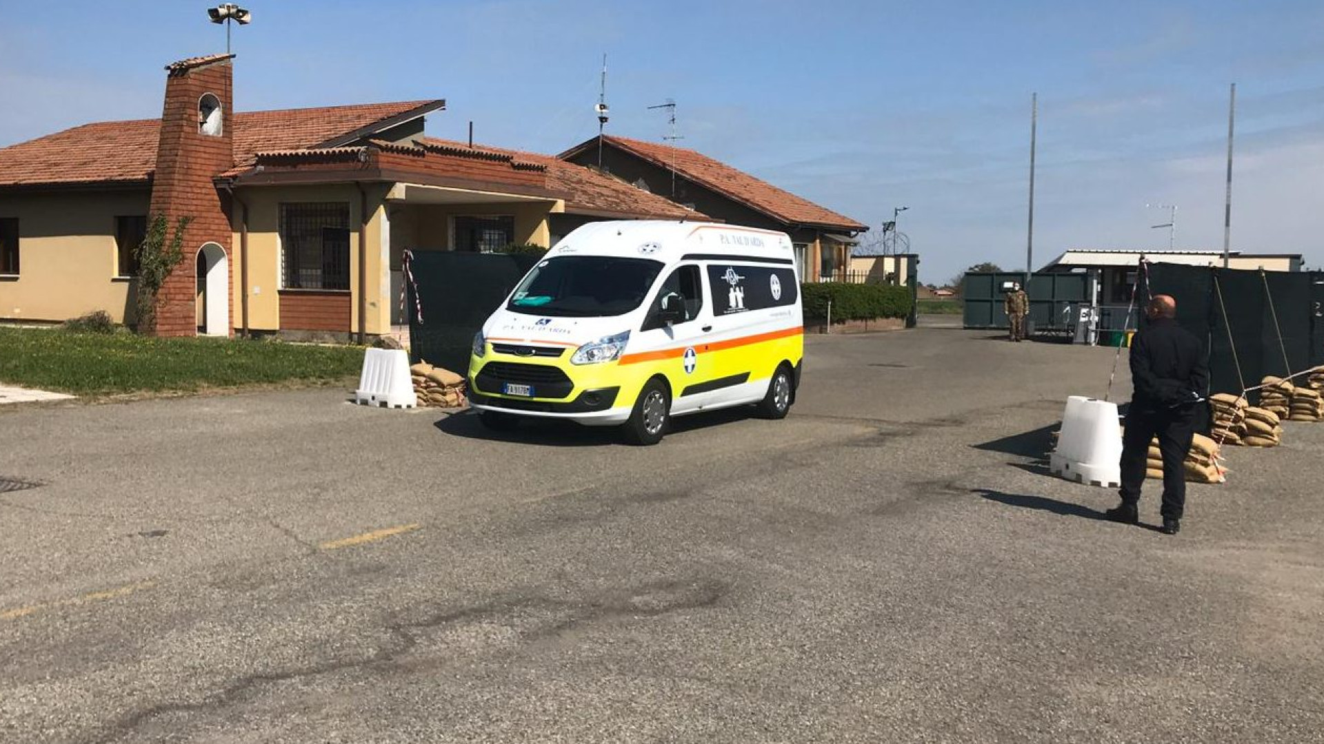 Dopo 21 giorni mamma contagiata riabbraccia la neonata prematura