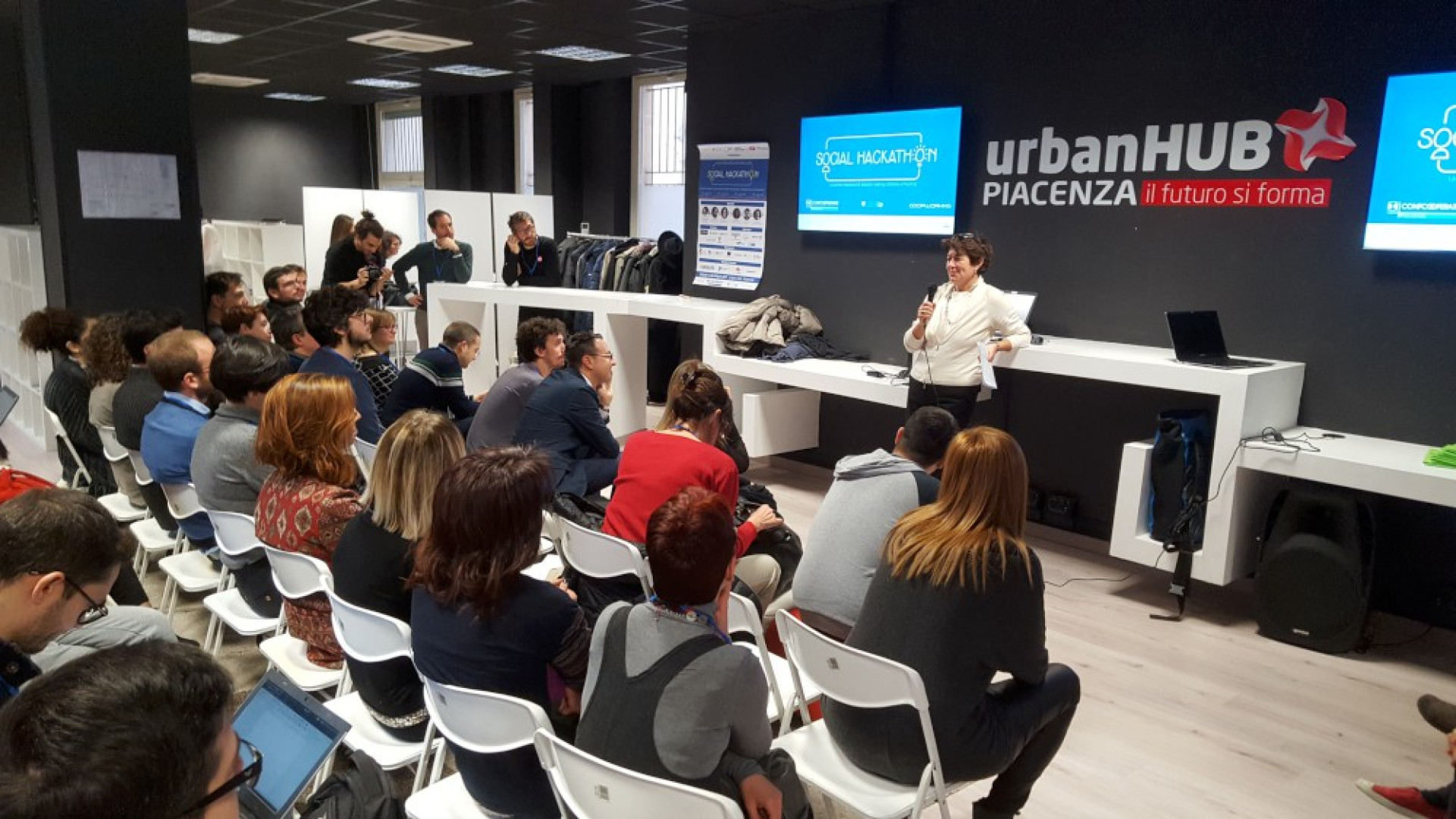Sviluppatori e designer in gara per soluzioni sociali: è il Social Hackathon