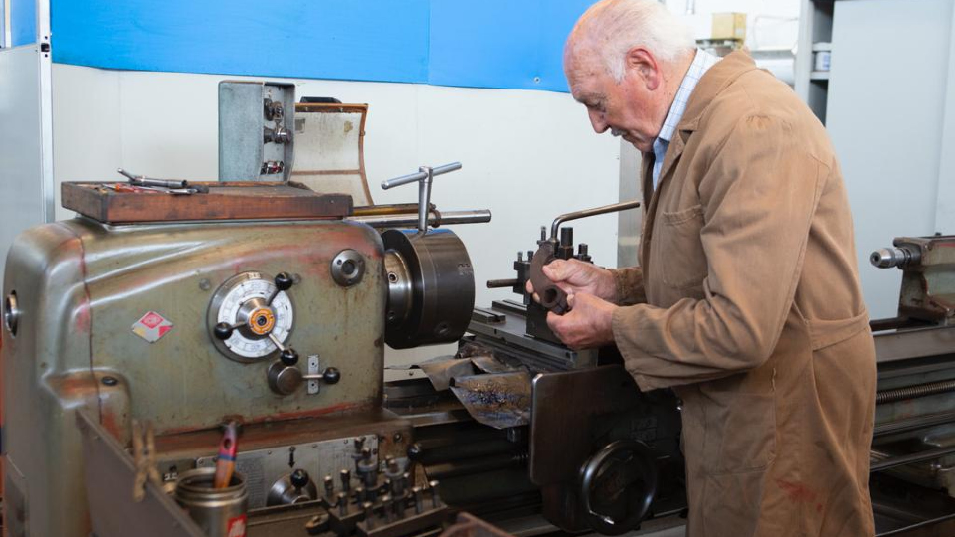 Gli inizi in un fienile, la ditta di Severino festeggia 60 anni. L'85enne è ancora al lavoro
