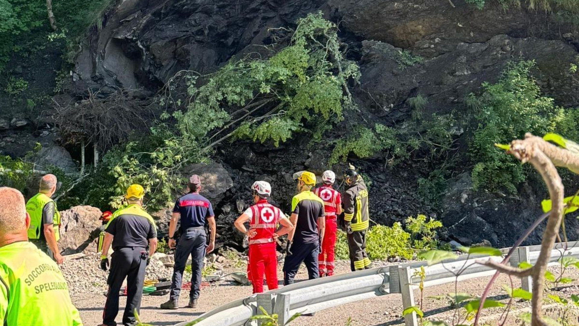 Trovato senza vita il corpo dell'uomo travolto dalla frana a Curletti