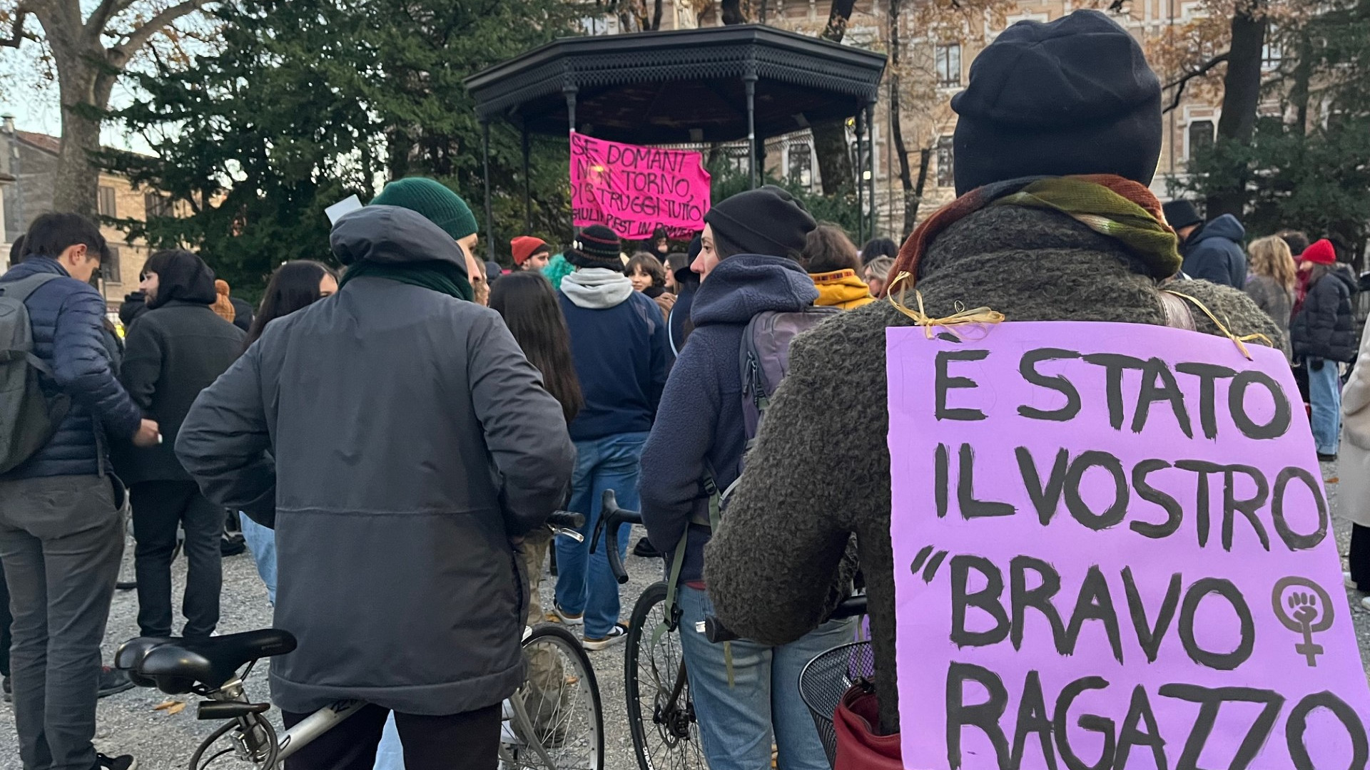 "Cambiamo questa società patriarcale". In 200 alla biciclettata Critical mass