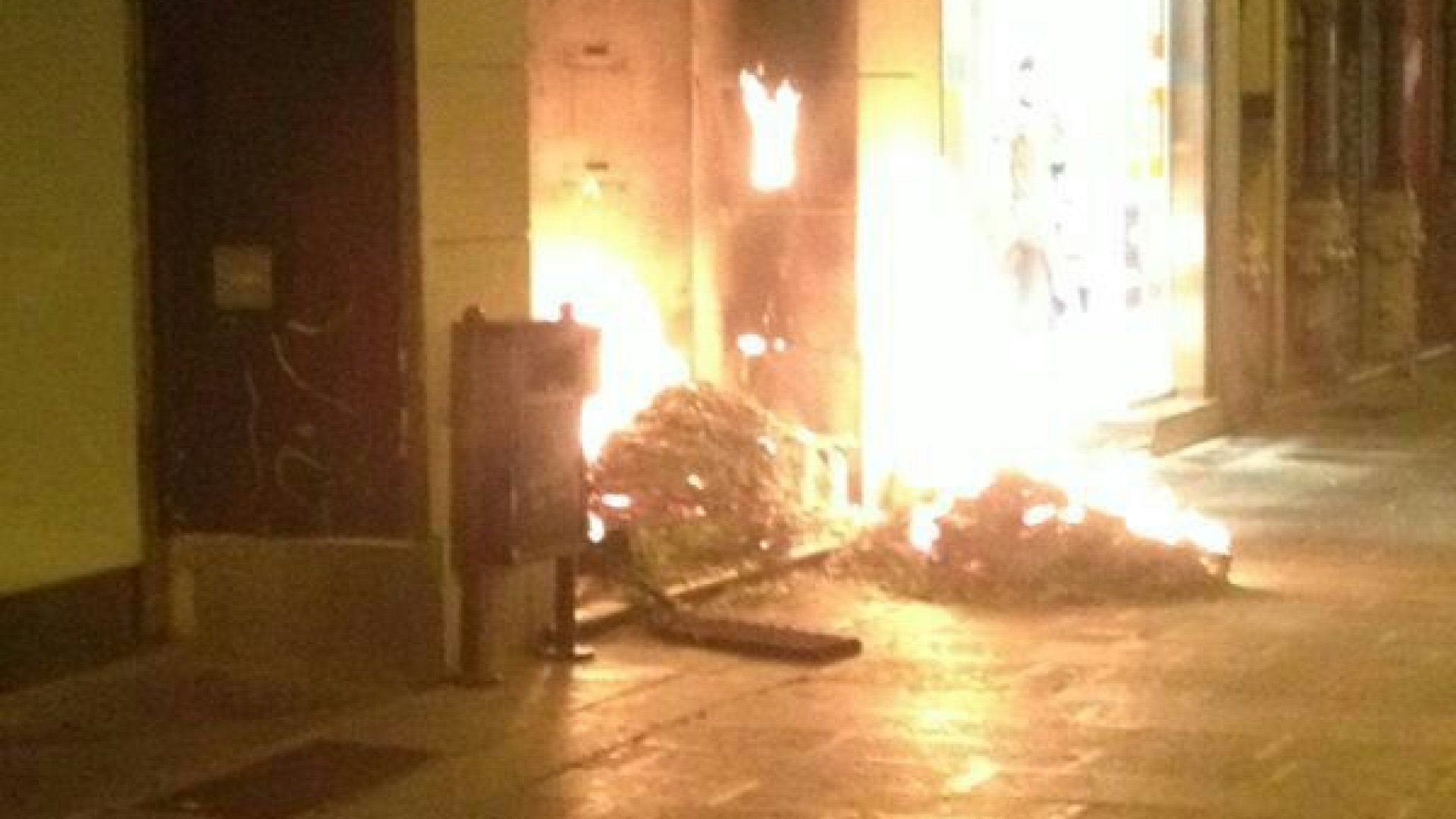 Incendio nella notte in via XX, intervengono i vigili del fuoco