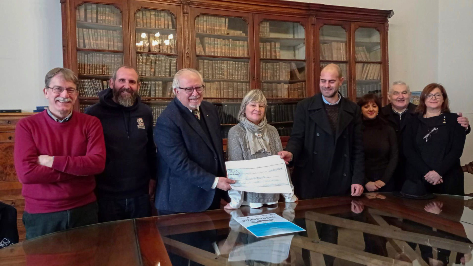Un baffo per amico: gli "Amici di Fontana" raccolgono 2.800 euro per la Lilt