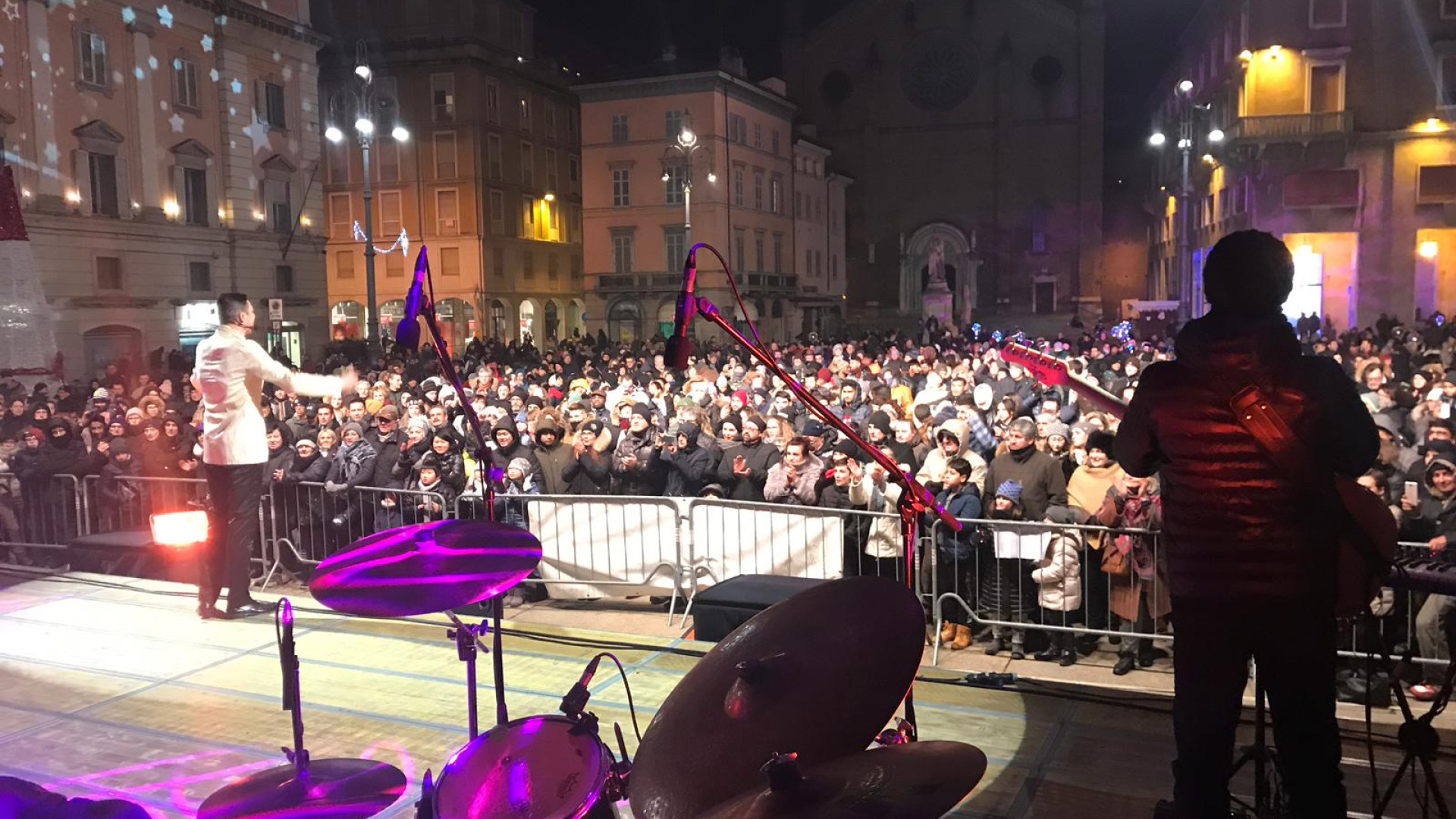 In migliaia in piazza Cavalli per festeggiare l'arrivo del 2019. LE FOTO DELLA GRANDE FESTA