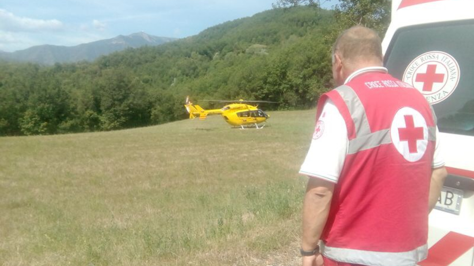 Sbalzato dalla moto, cade nella scarpata. Centauro ferito ad Ottone