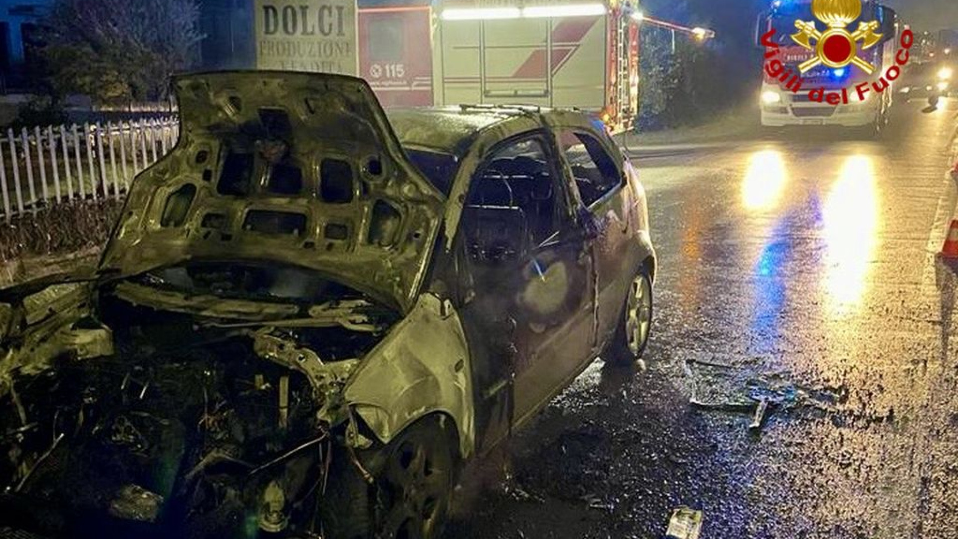 Auto in fiamme a Fiorenzuola, viabilità in tilt sulla via Emilia