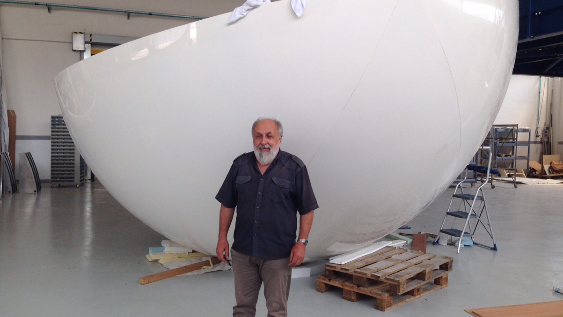 Tutto pronto: il grande uovo scenderà dal cielo alla Cavallerizza