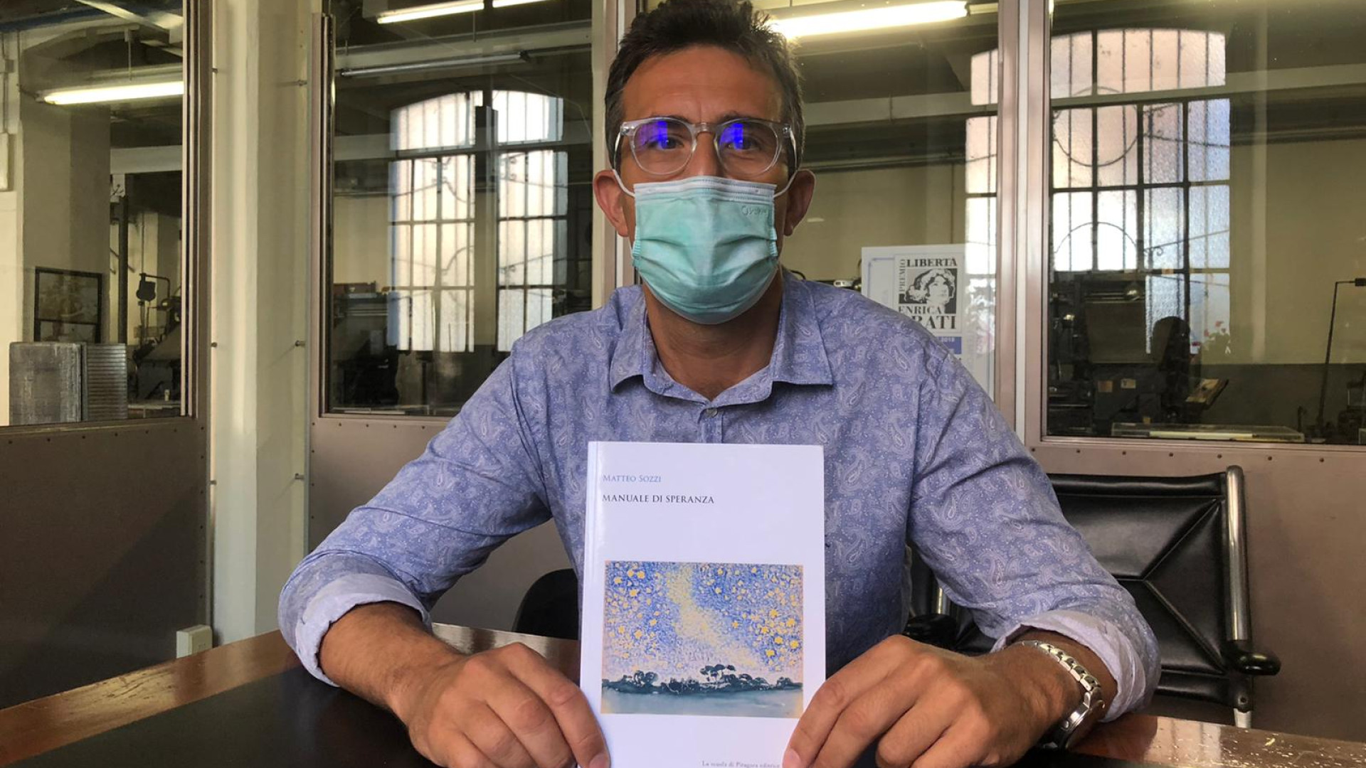 "Volontario sulle ambulanze e prof in Dad: nel mio libro la speranza contro il Covid"