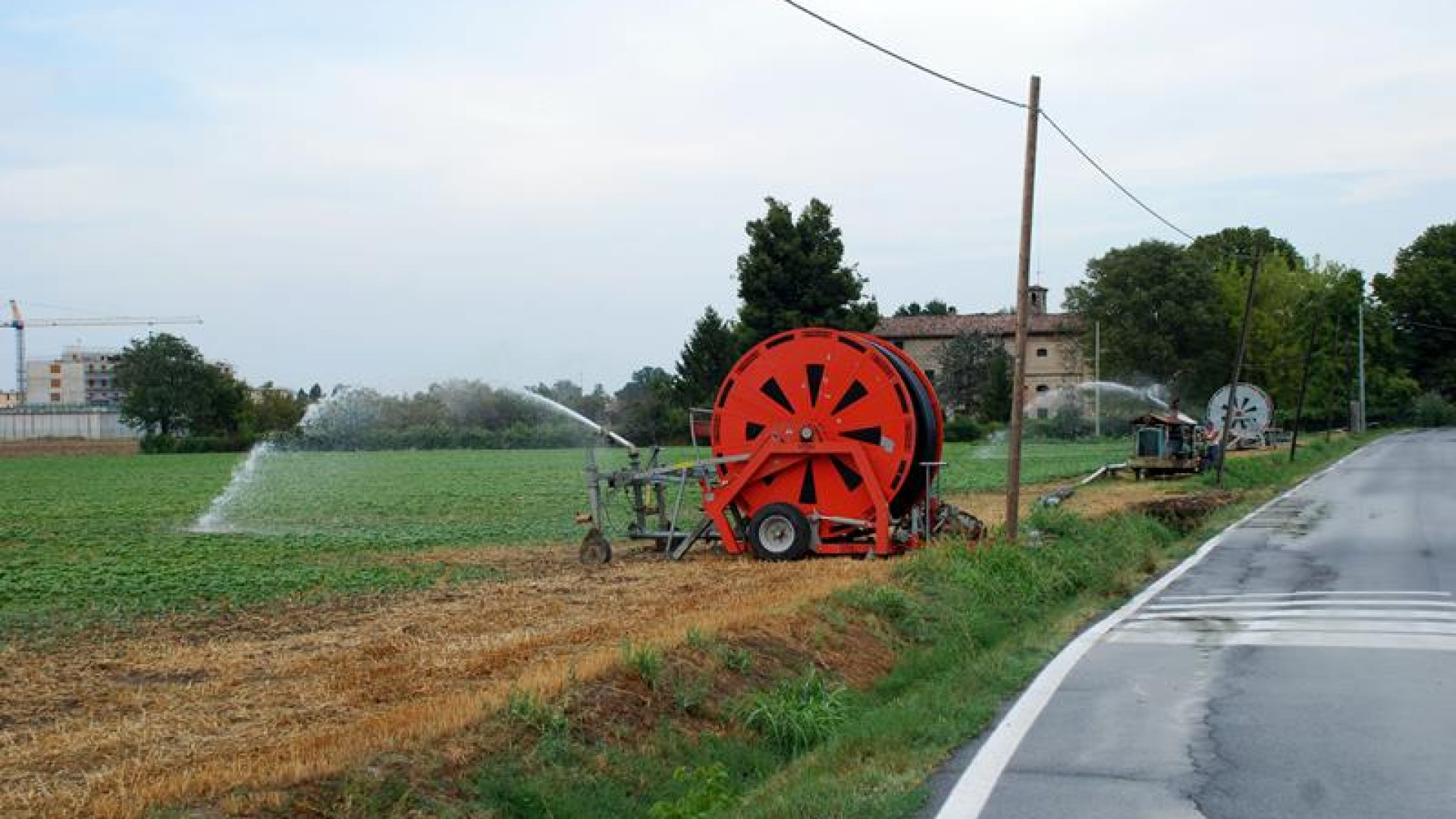 "Trattori con serbatoi a secco per la siccità". Coldiretti chiede più gasolio, la Regione risponde