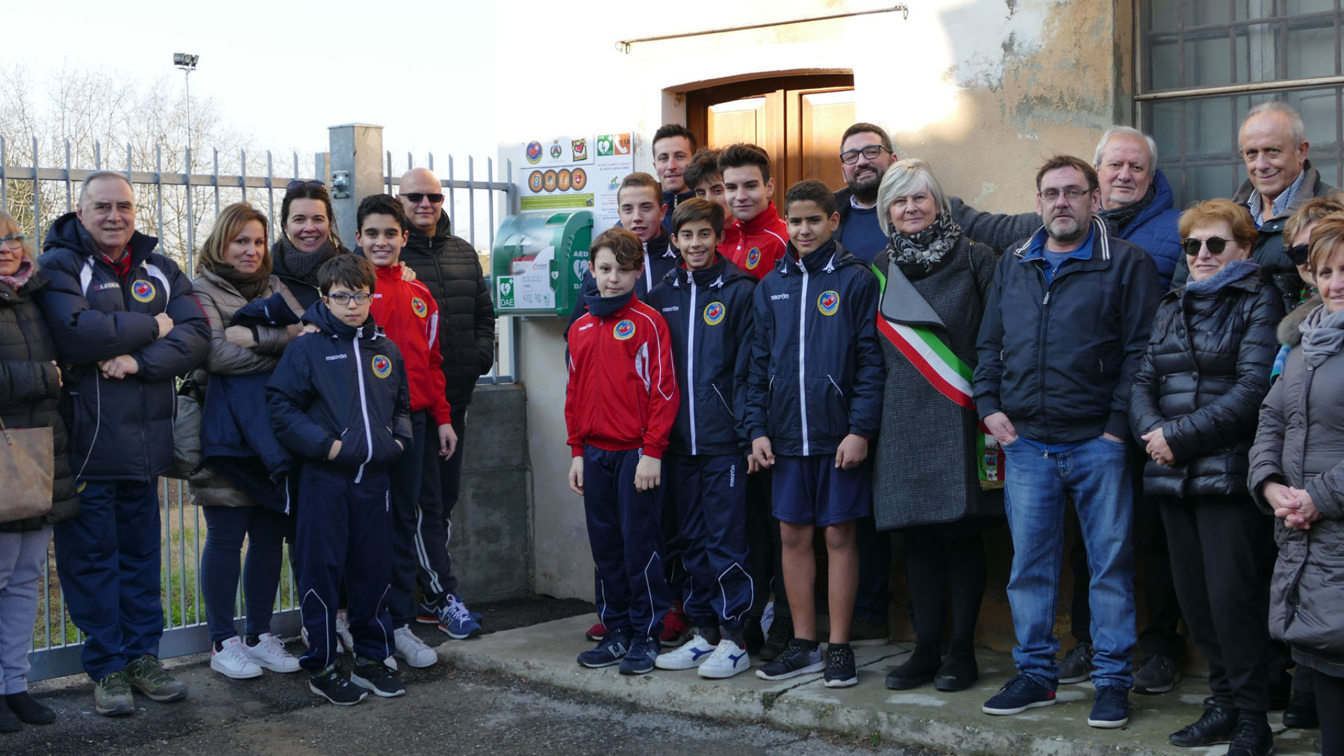 Pievetta, i genitori dei giovani calciatori donano un defibrillatore