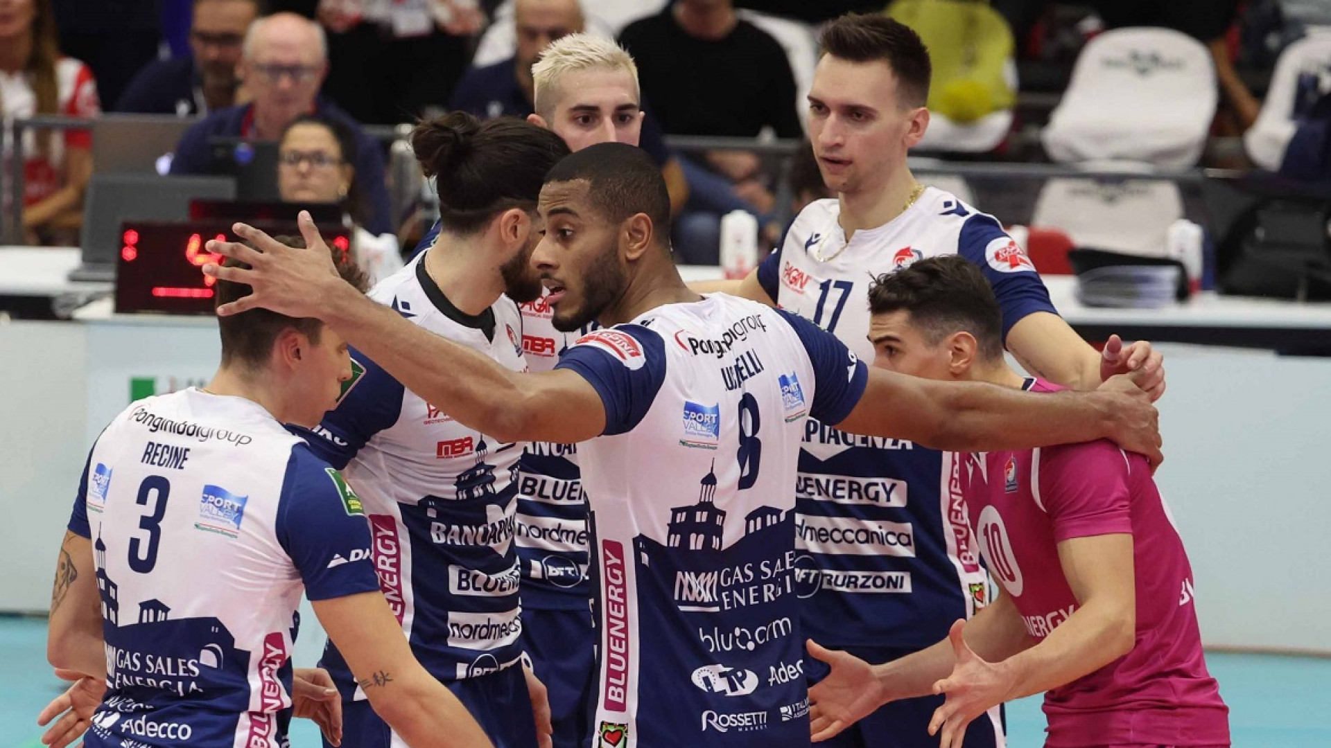 La vittoria con Trento alle 21 a "Volley Piacenza": ospiti Lucarelli, Romanò e Zlatanov