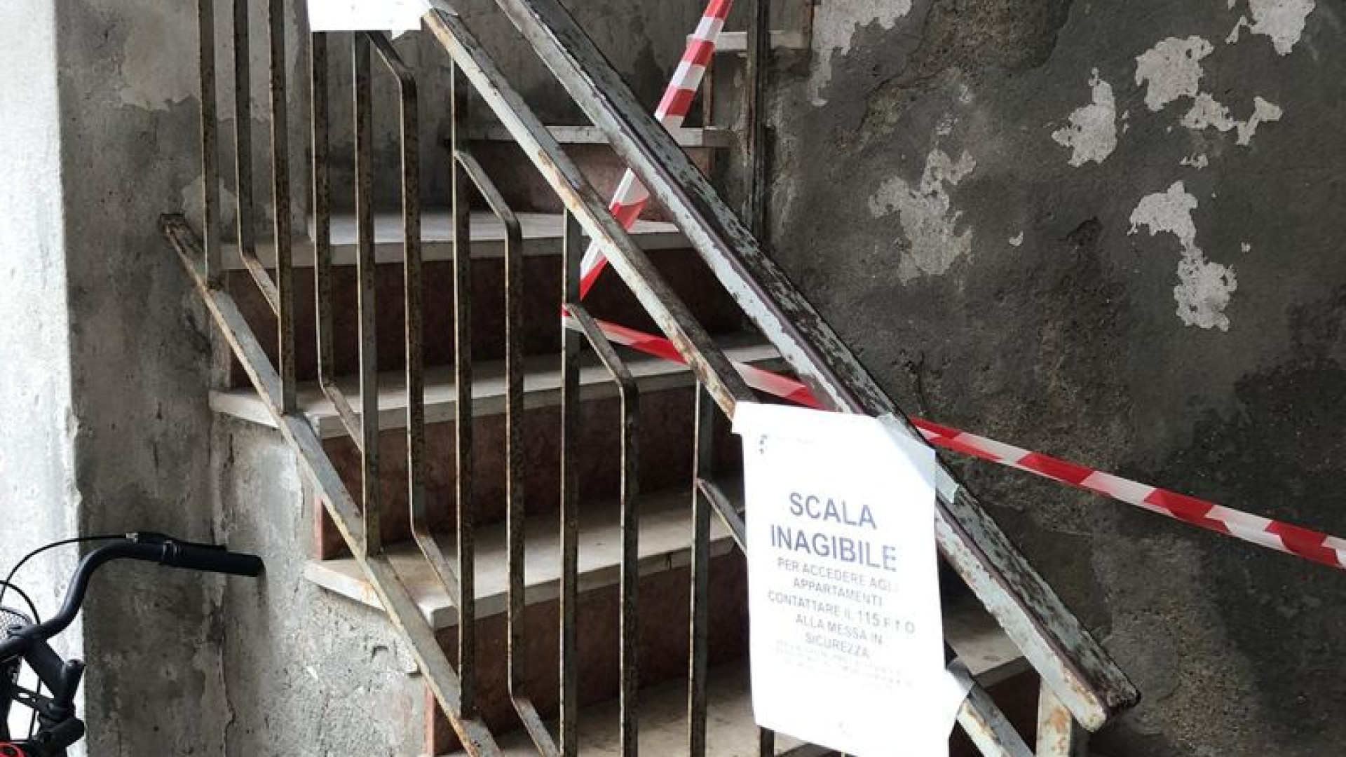 Crollo di via Roma: "Senza casa e con la famiglia divisa, è un incubo"