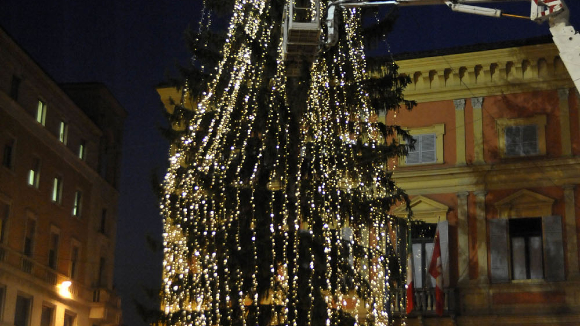 Stasera l'accensione delle luminarie nel centro storico
