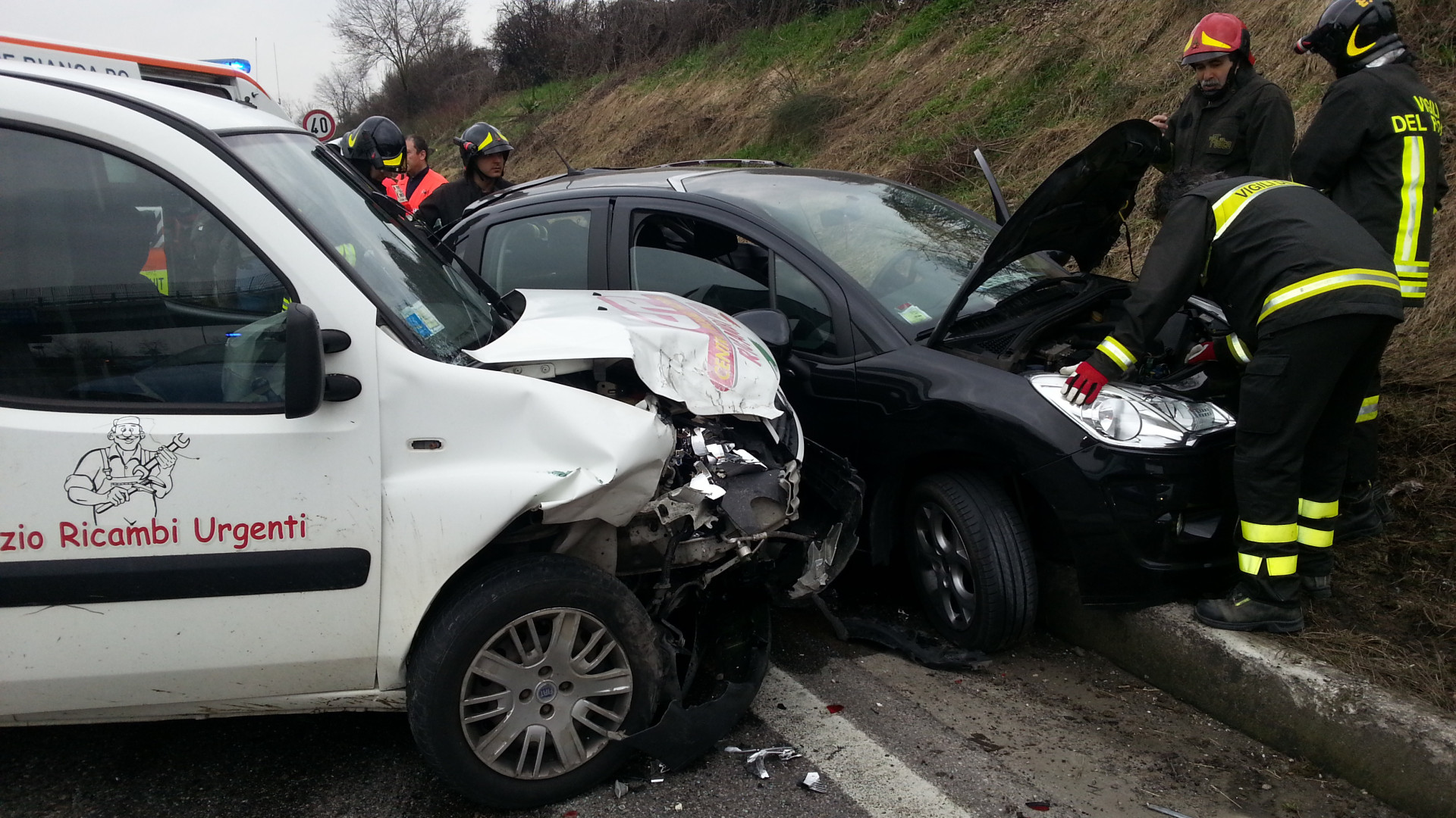 Incidente in tangenziale: coinvolte una donna incinta e una bambina