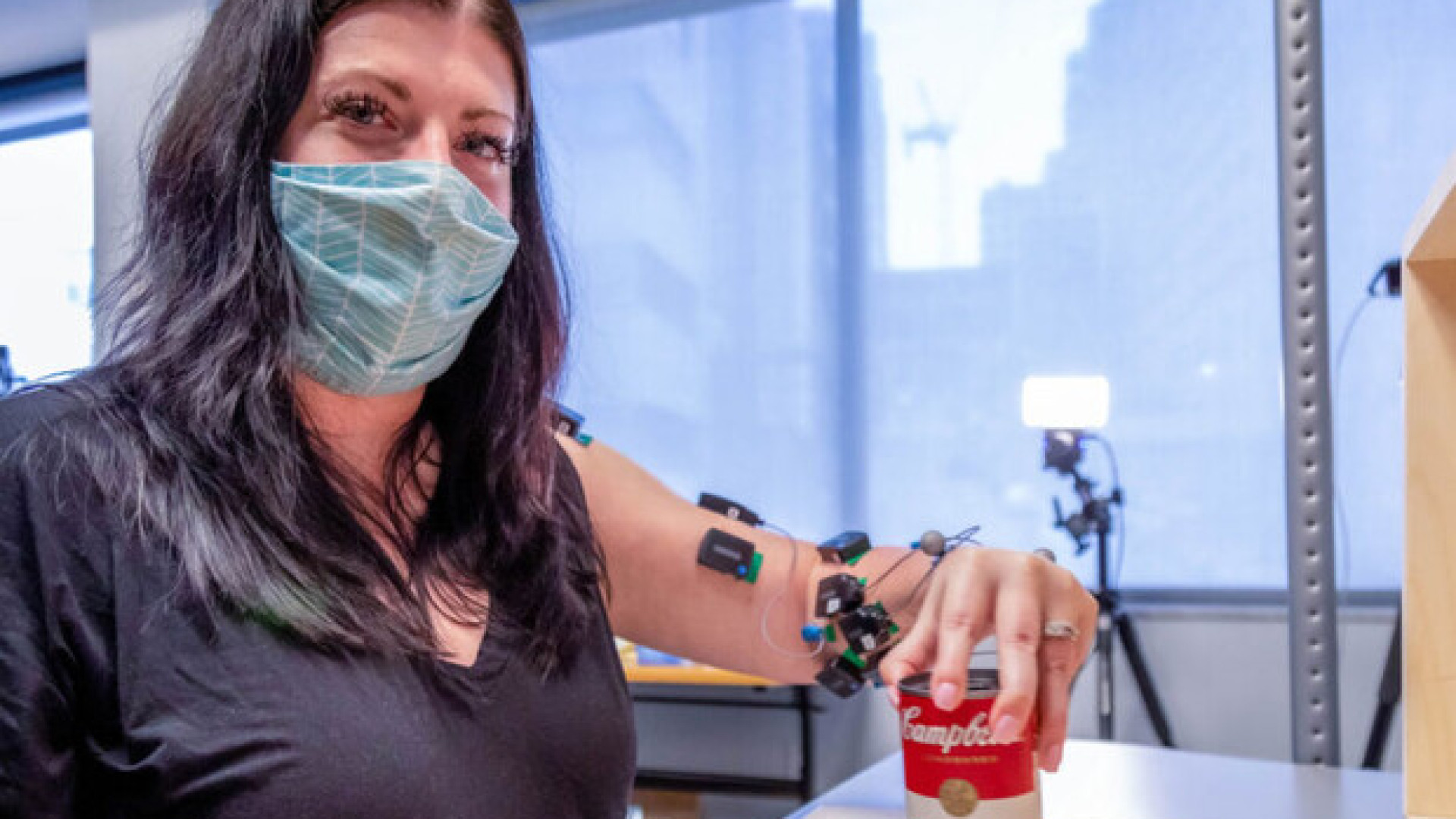 Dopo un ictus risvegliati braccio e mani con stimoli elettrici GUARDA IL VIDEO