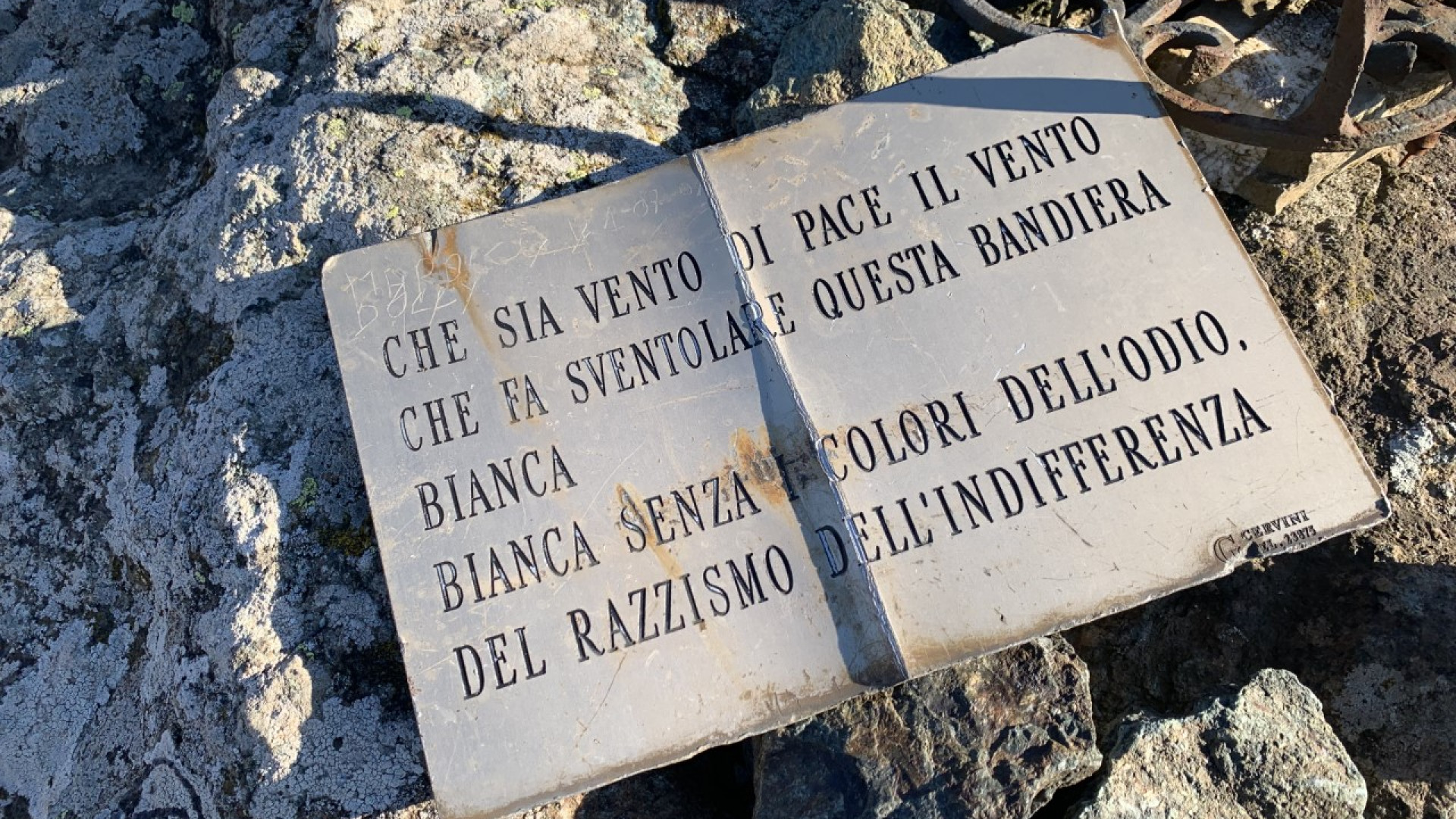 Pensieri in quota. Prima il tampone poi escursione al Menegosa tra vento e poesia
