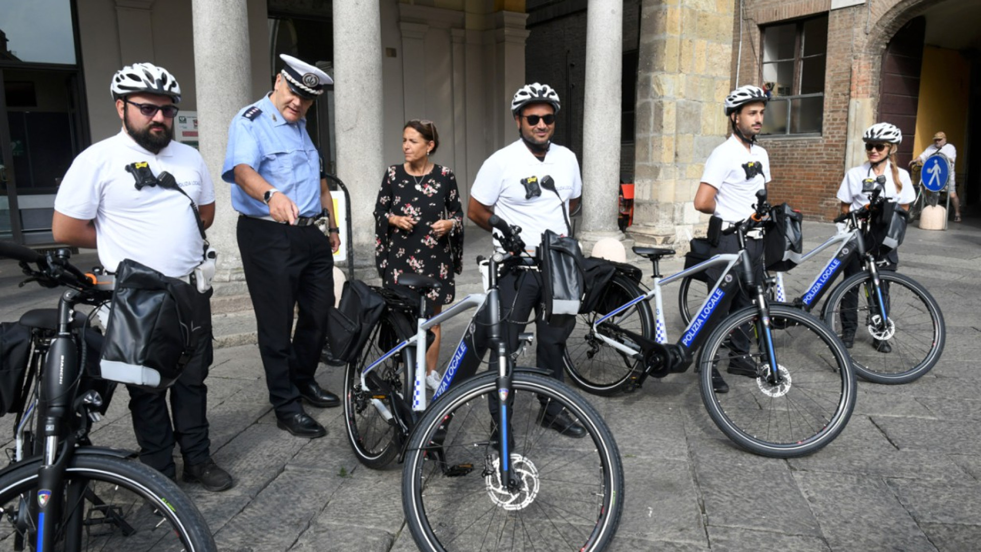 Presidio, vicinanza anziani e controlli ai monopattini: nasce il servizio Bike Patrol