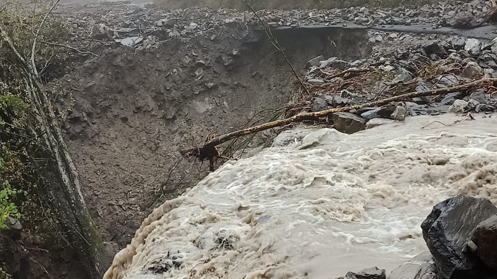 Emergenza maltempo, chiuse diverse strade. Le informazioni della Provincia