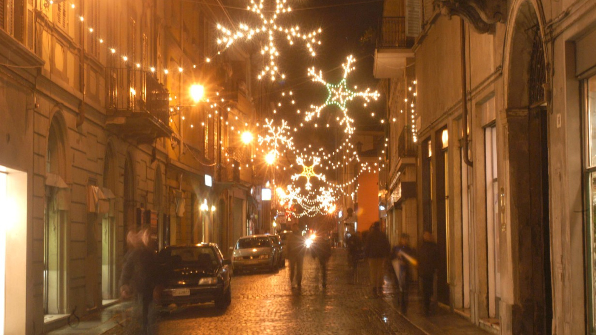 Il 3 dicembre si accendono le luminarie, una settimana più tardi per risparmiare